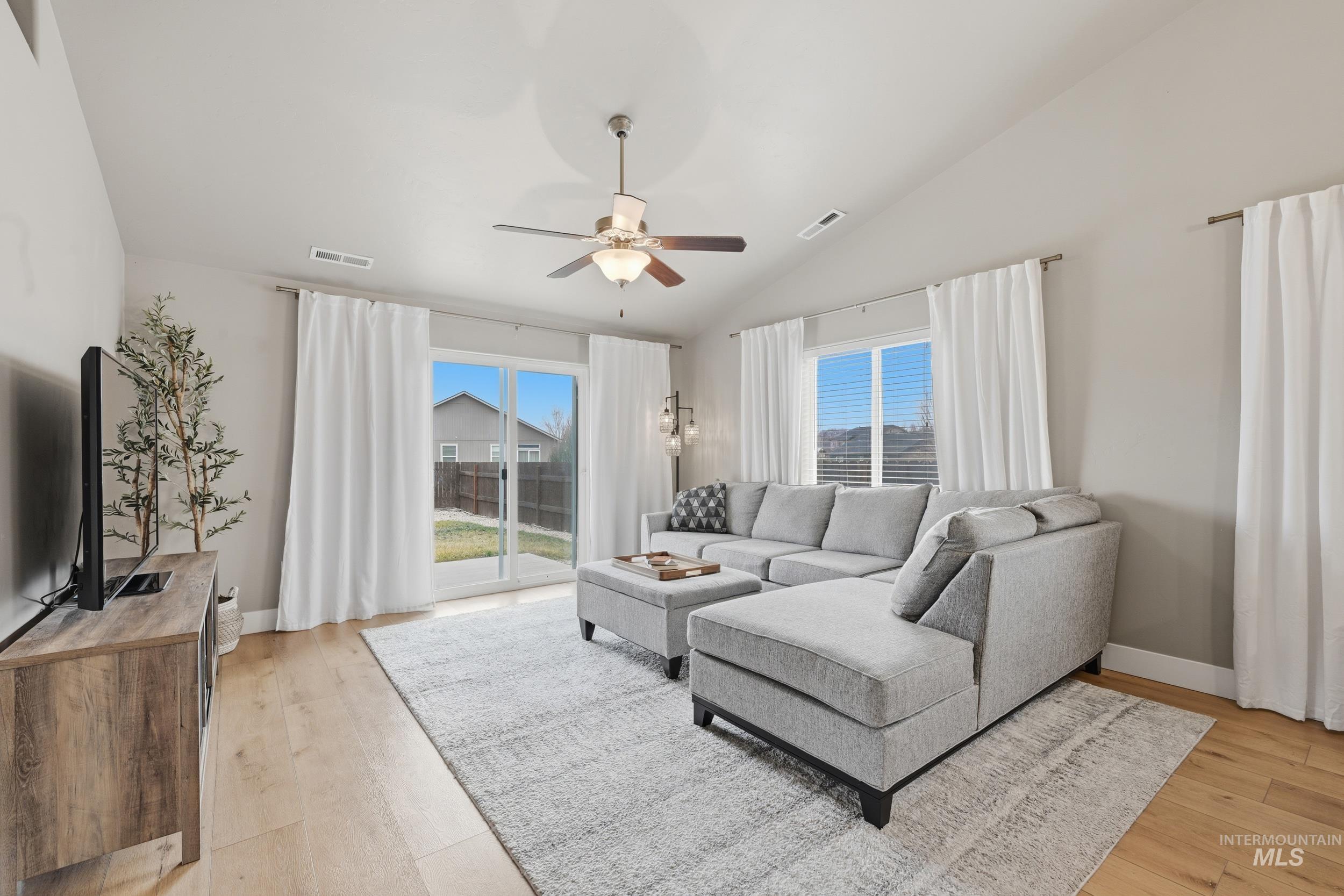 1218 S 19th St, Nampa, Idaho 83686, 3 Bedrooms, 2 Bathrooms, Residential For Sale, Price $407,000,MLS 98974106