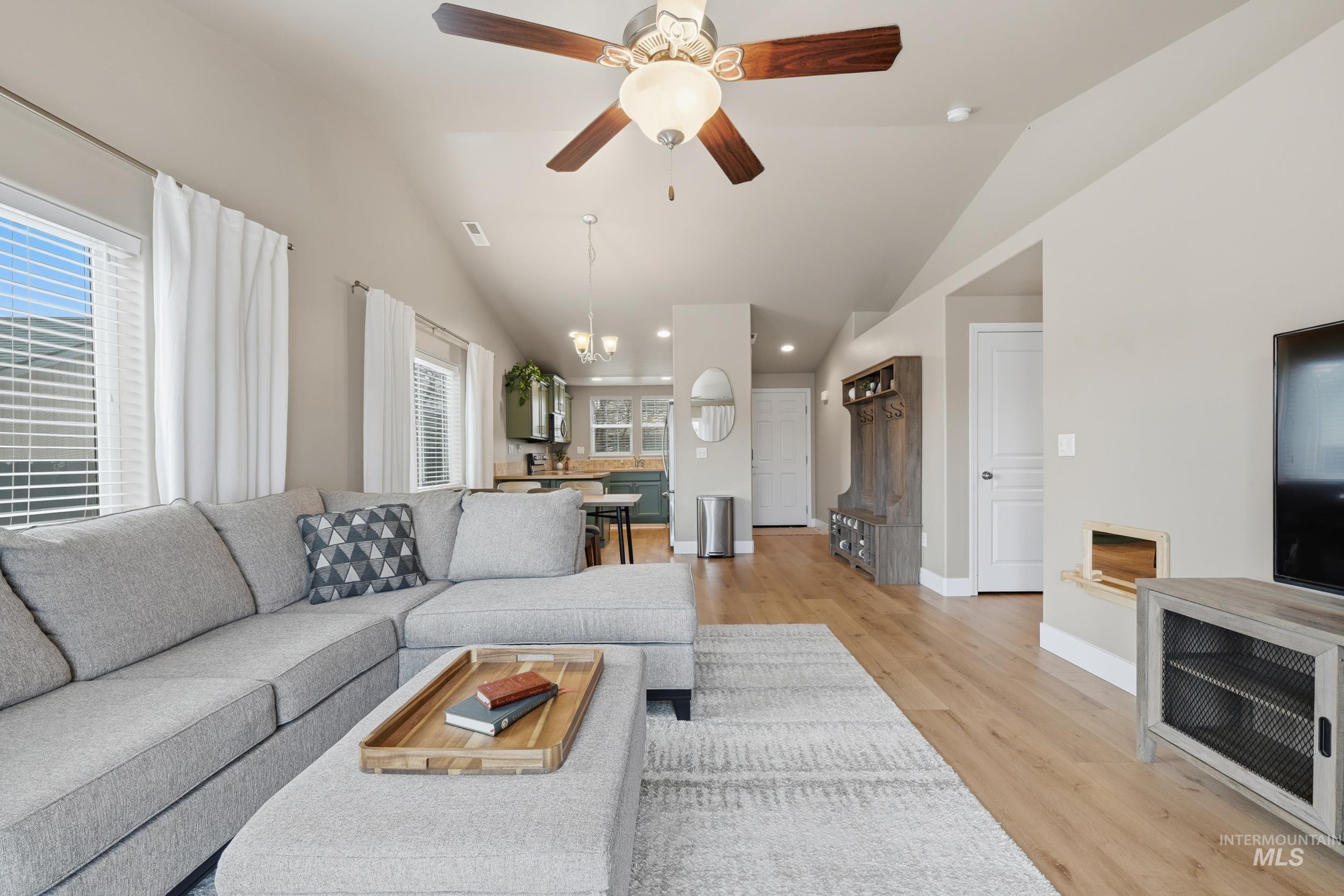 1218 S 19th St, Nampa, Idaho 83686, 3 Bedrooms, 2 Bathrooms, Residential For Sale, Price $407,000,MLS 98974106