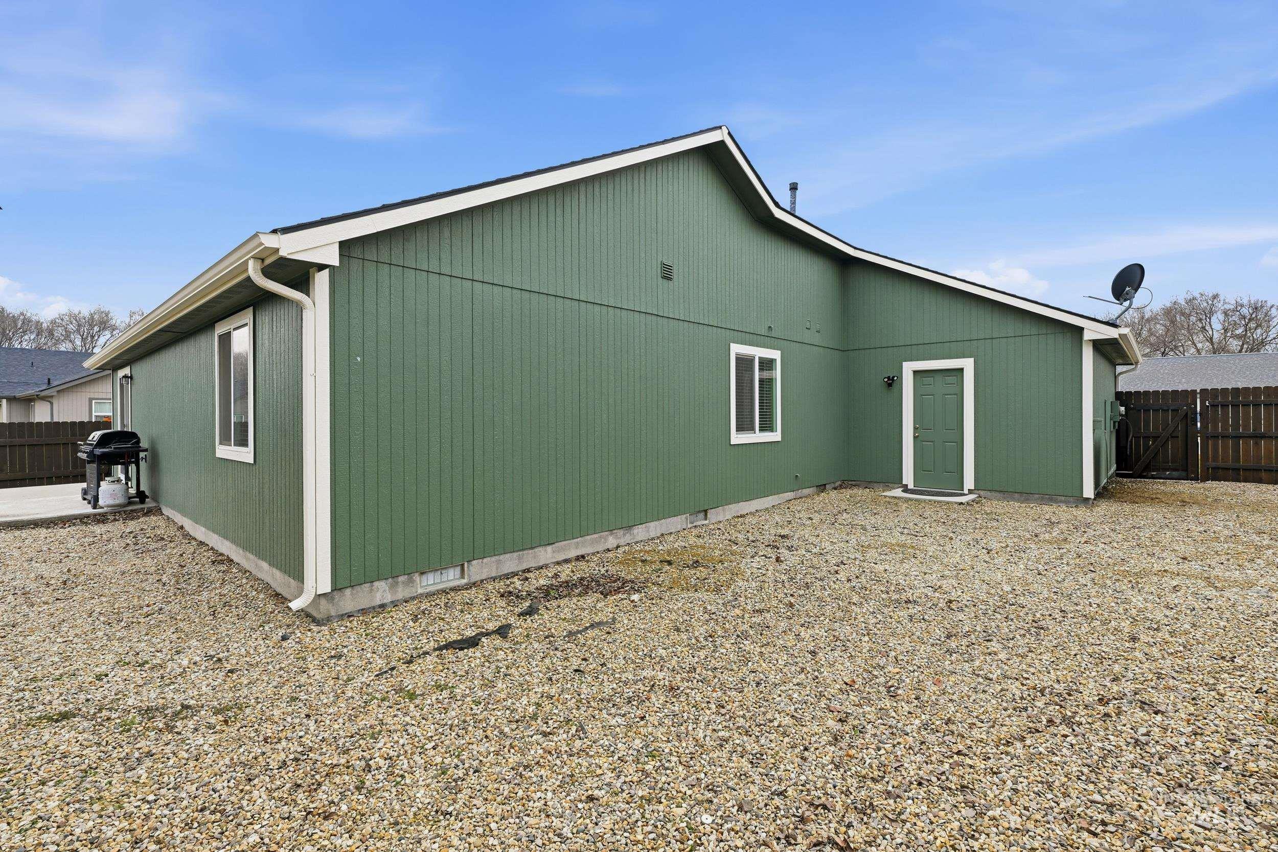 1218 S 19th St, Nampa, Idaho 83686, 3 Bedrooms, 2 Bathrooms, Residential For Sale, Price $407,000,MLS 98974106