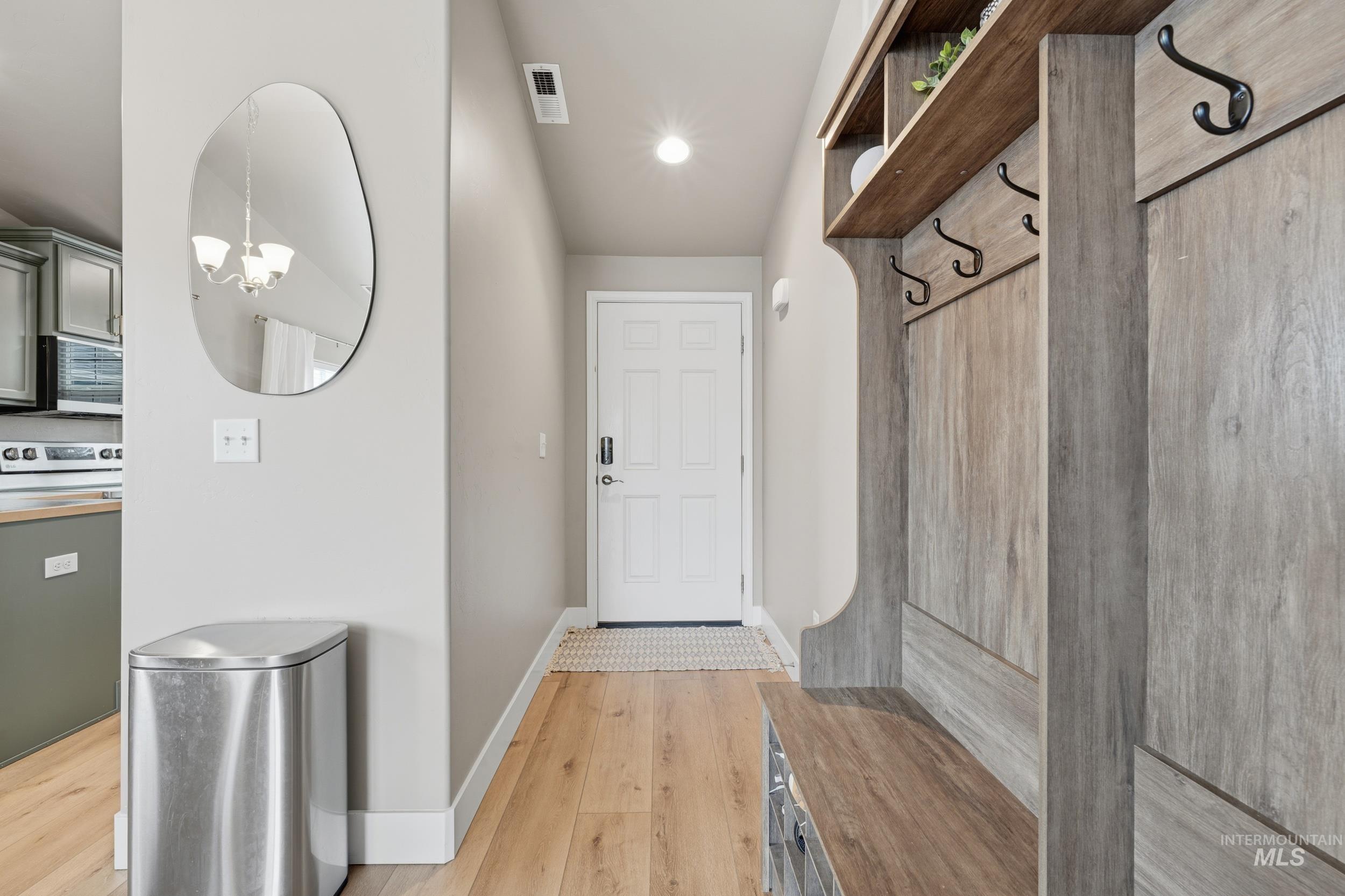 1218 S 19th St, Nampa, Idaho 83686, 3 Bedrooms, 2 Bathrooms, Residential For Sale, Price $407,000,MLS 98974106