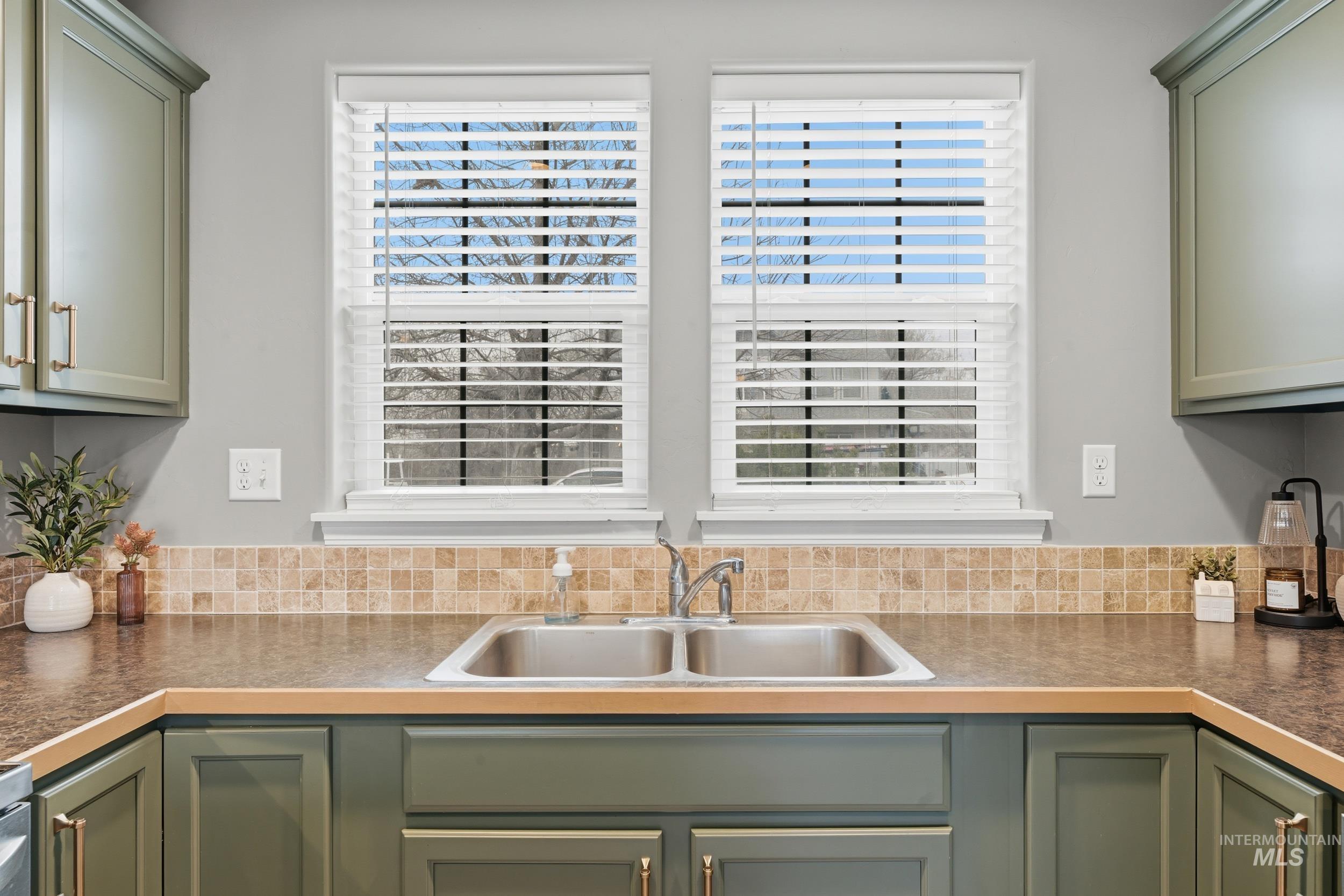 1218 S 19th St, Nampa, Idaho 83686, 3 Bedrooms, 2 Bathrooms, Residential For Sale, Price $407,000,MLS 98974106