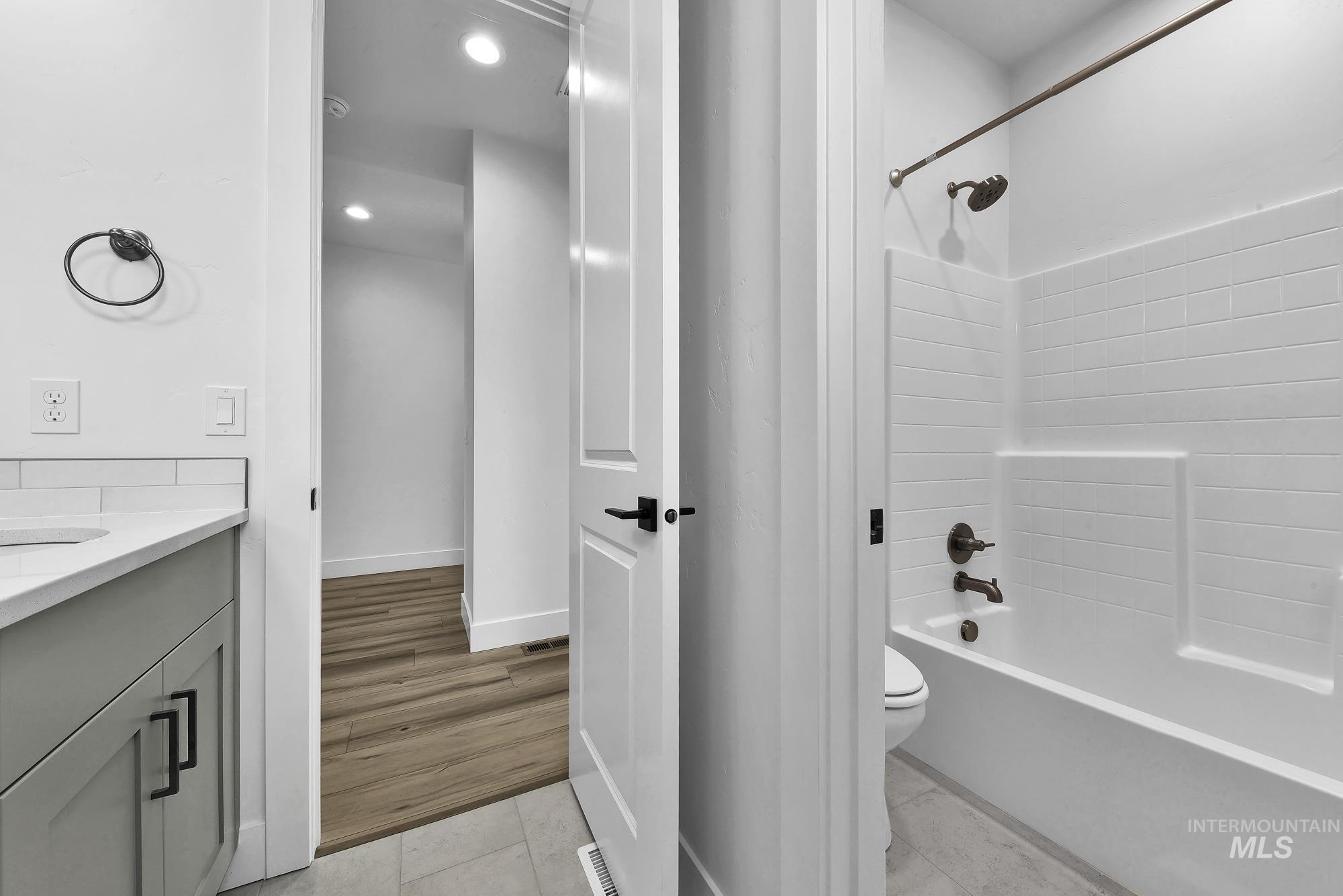 10426 Loneleaf, Nampa, Idaho 83687, 3 Bedrooms, 2 Bathrooms, Residential For Sale, Price $524,900, 98974111