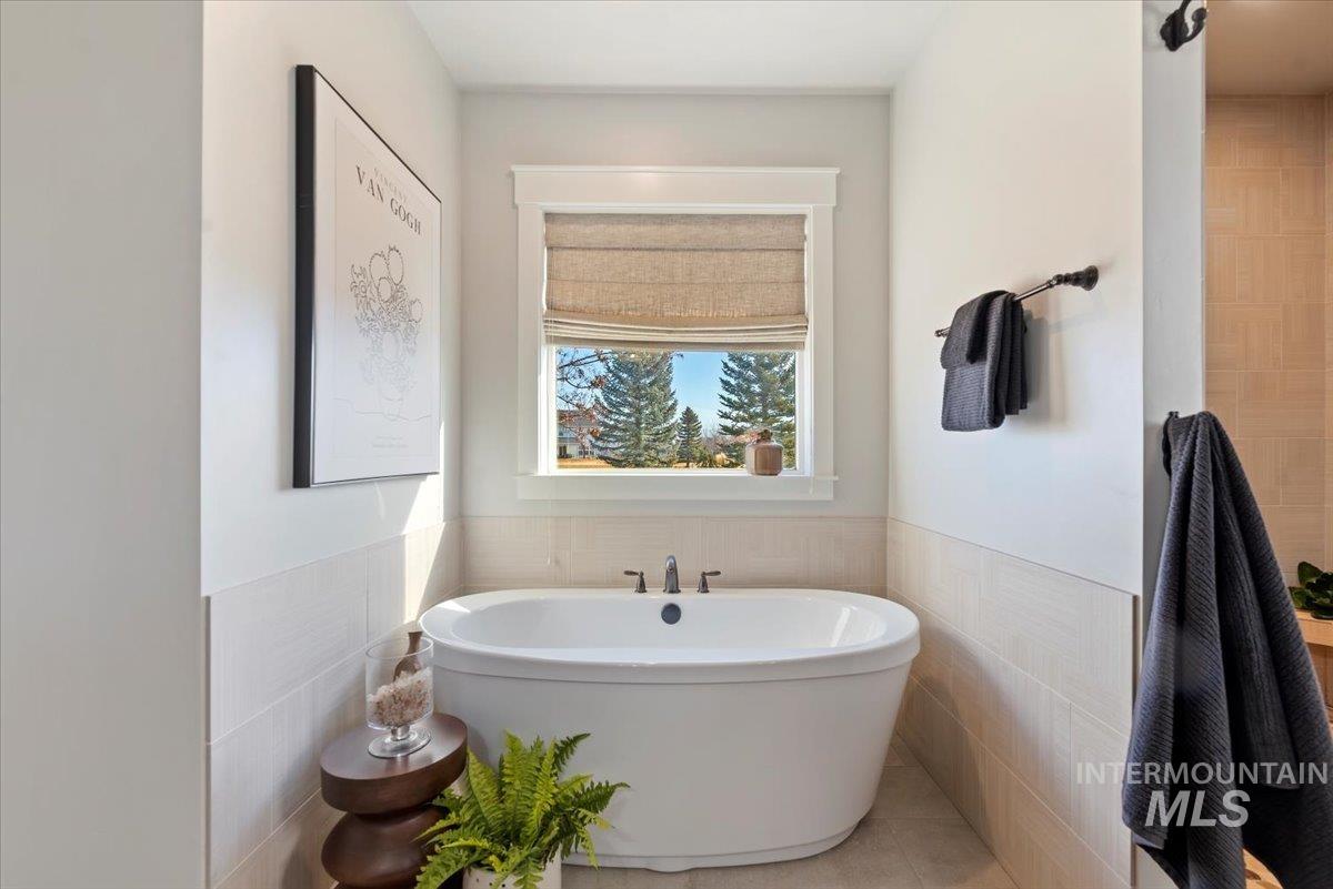 6079 W Biathlon Ct., Eagle, Idaho 83616, 4 Bedrooms, 3 Bathrooms, Residential For Sale, Price $875,000,MLS 98974117