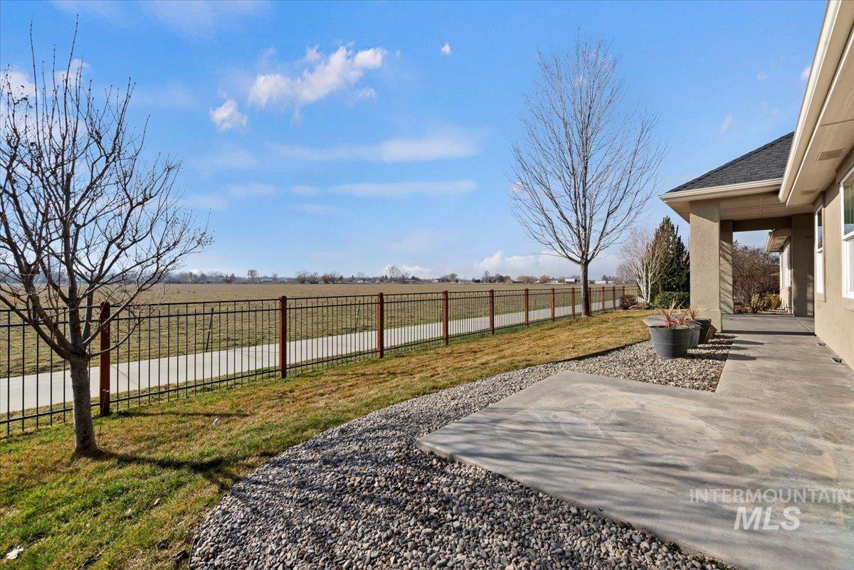 6079 W Biathlon Ct., Eagle, Idaho 83616, 4 Bedrooms, 3 Bathrooms, Residential For Sale, Price $875,000,MLS 98974117