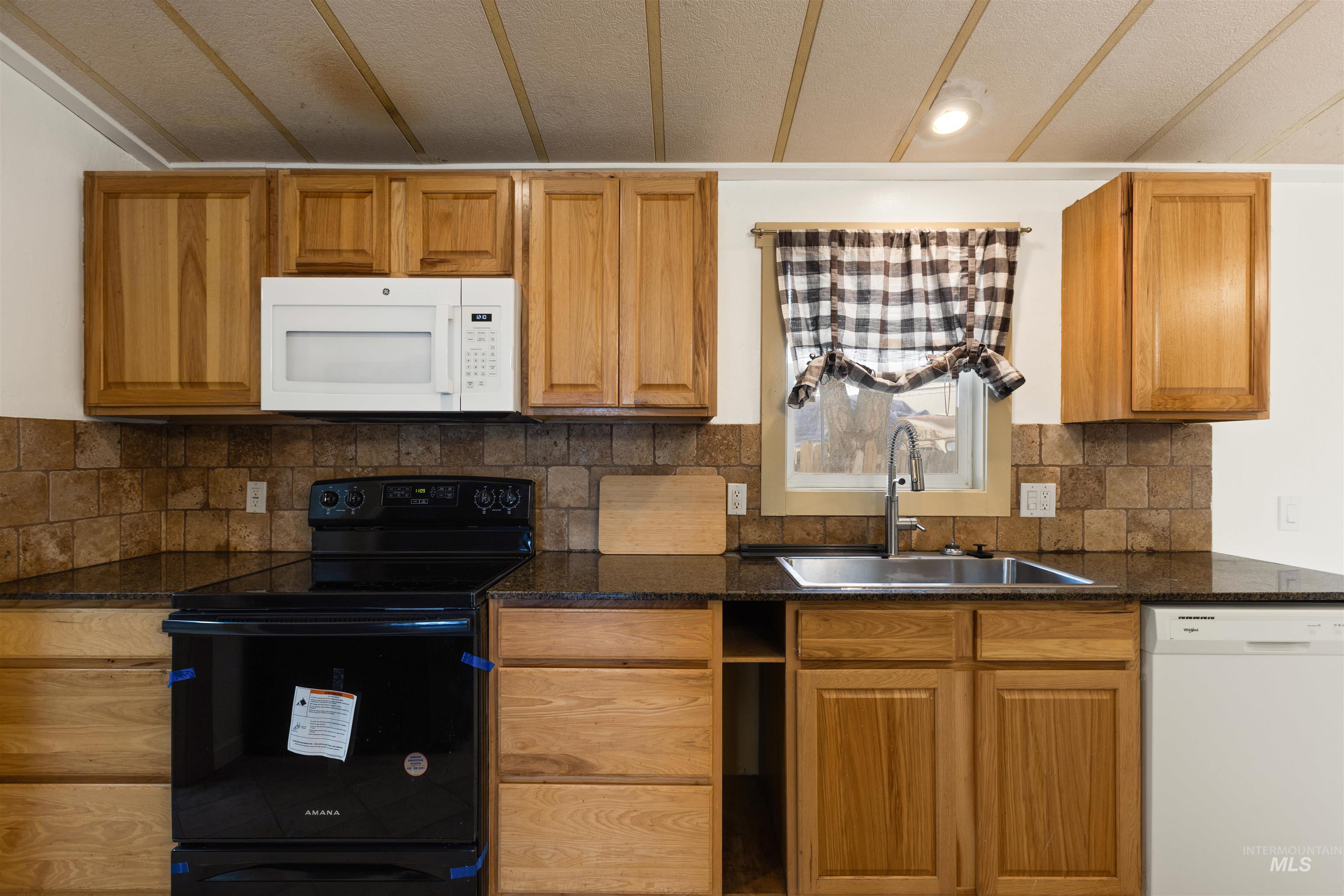 5339 W Boone Ct, Boise, Idaho 83705, 3 Bedrooms, 2 Bathrooms, Residential For Sale, Price $370,000,MLS 98974125