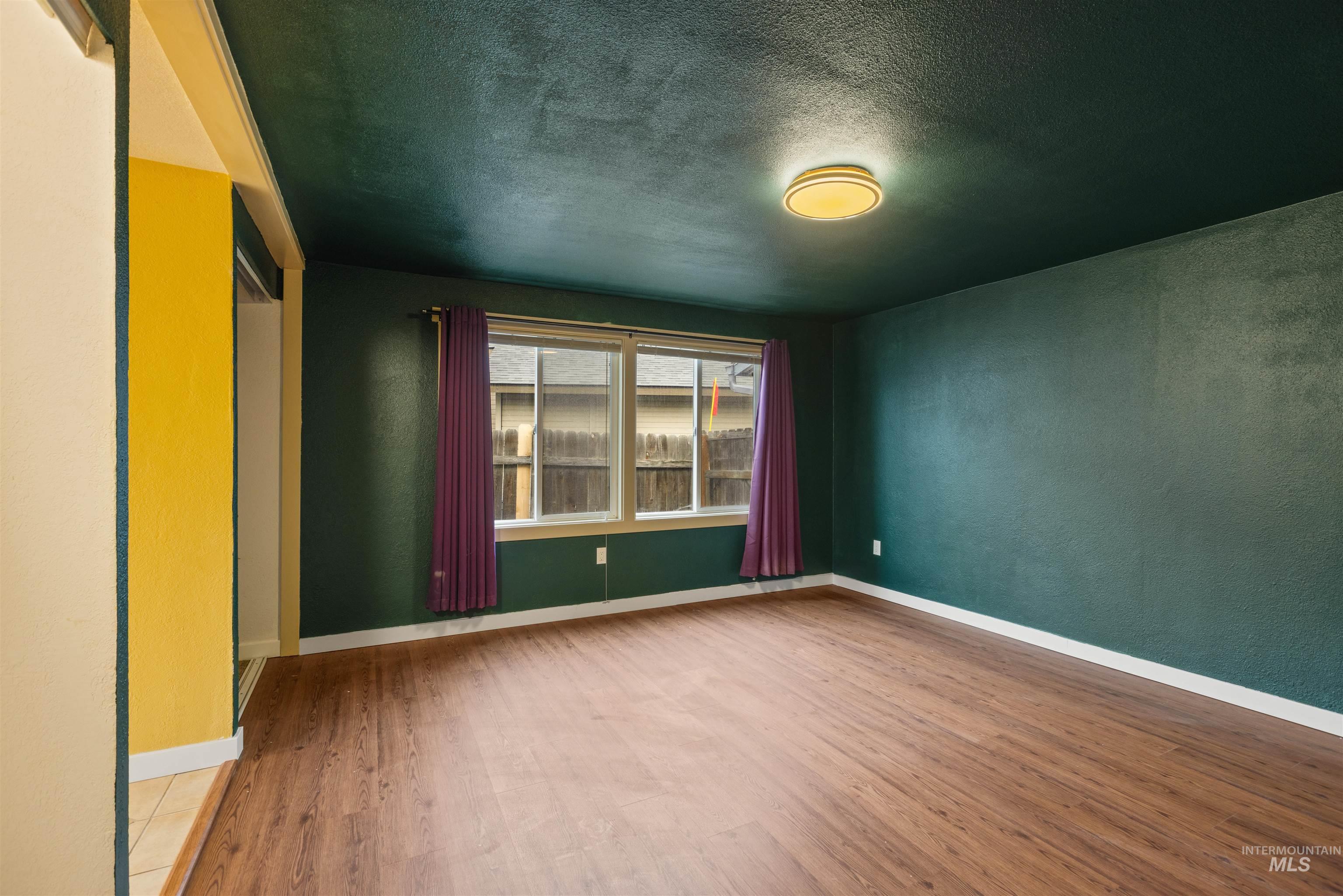 5339 W Boone Ct, Boise, Idaho 83705, 3 Bedrooms, 2 Bathrooms, Residential For Sale, Price $370,000,MLS 98974125