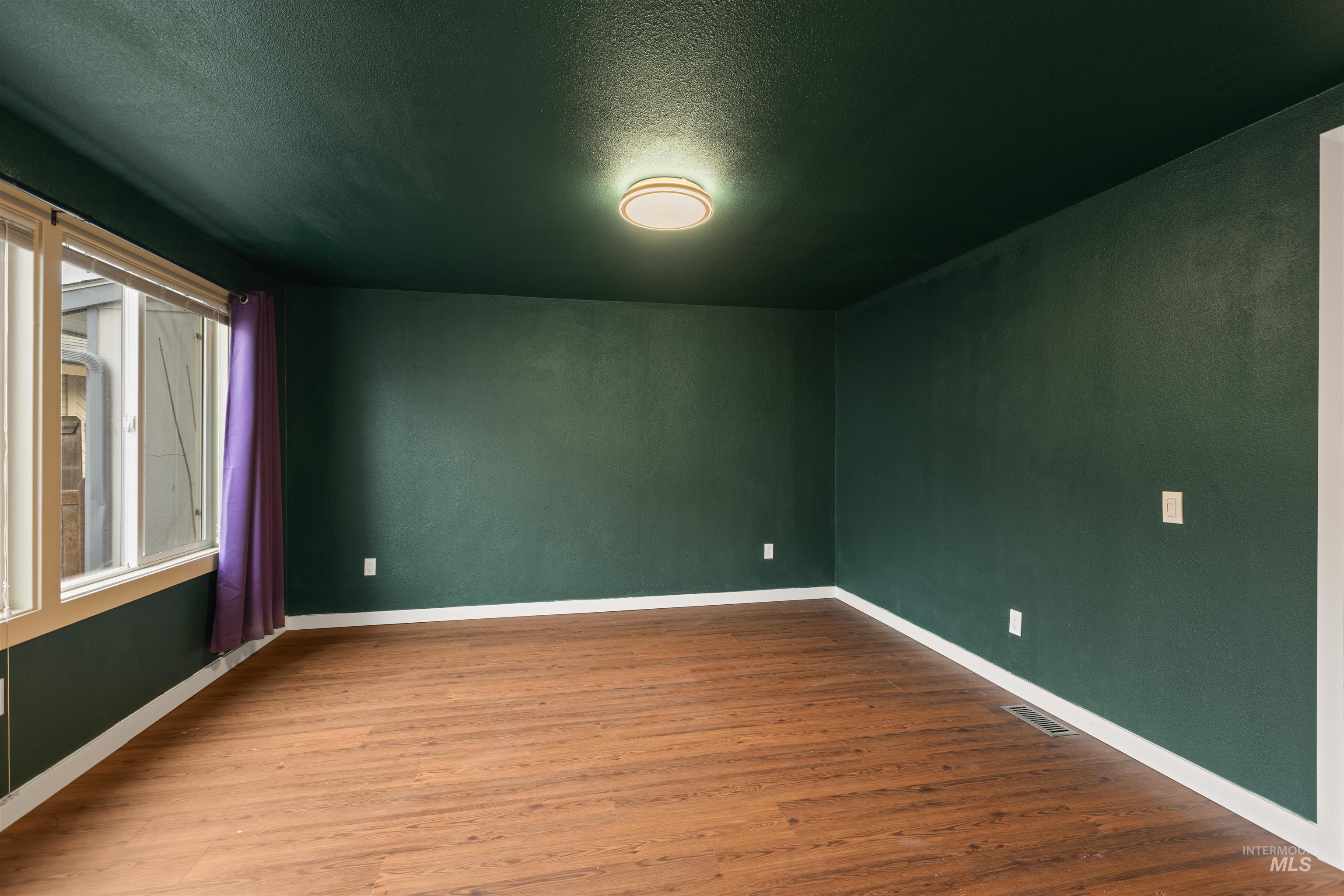 5339 W Boone Ct, Boise, Idaho 83705, 3 Bedrooms, 2 Bathrooms, Residential For Sale, Price $370,000,MLS 98974125