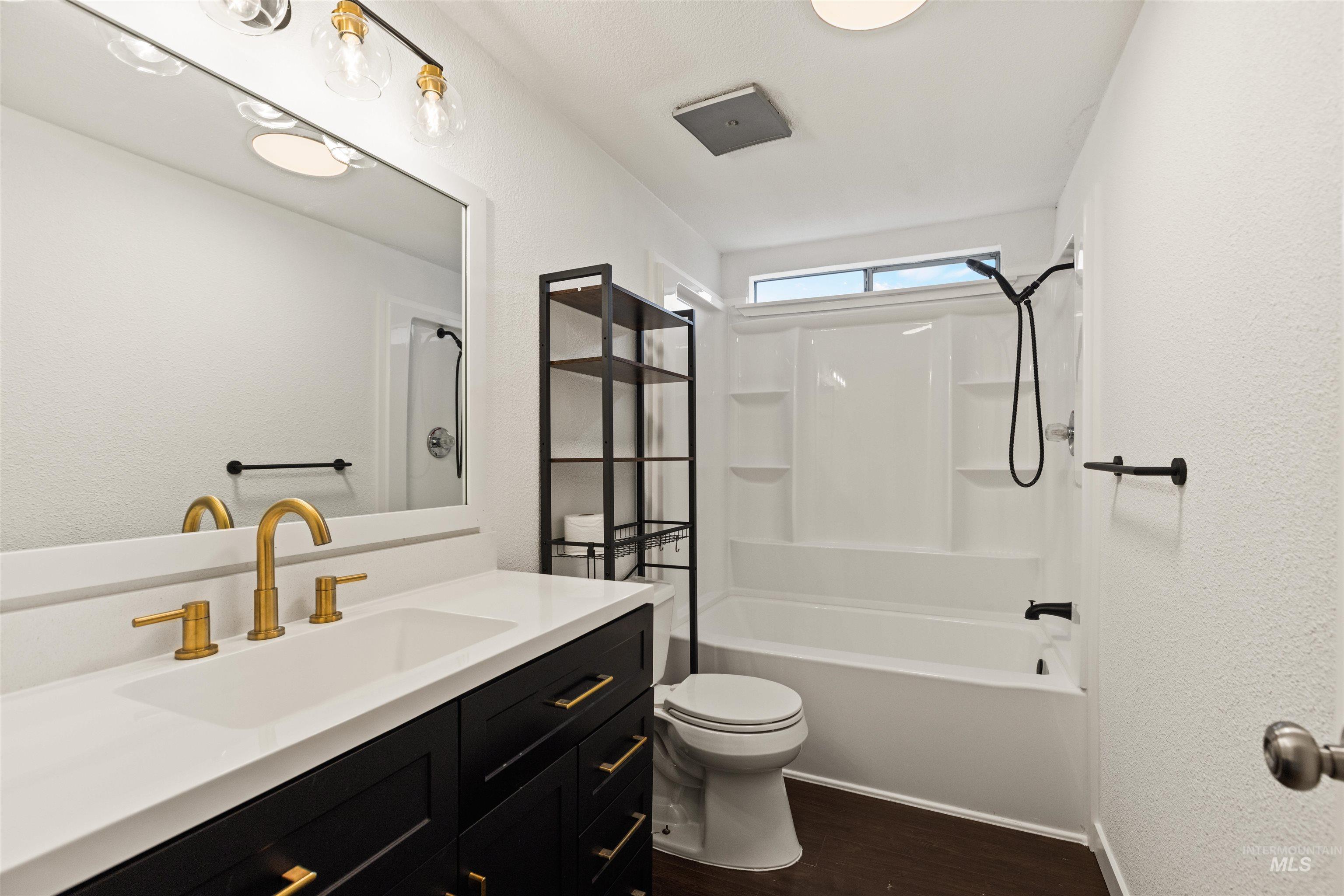 5339 W Boone Ct, Boise, Idaho 83705, 3 Bedrooms, 2 Bathrooms, Residential For Sale, Price $370,000,MLS 98974125