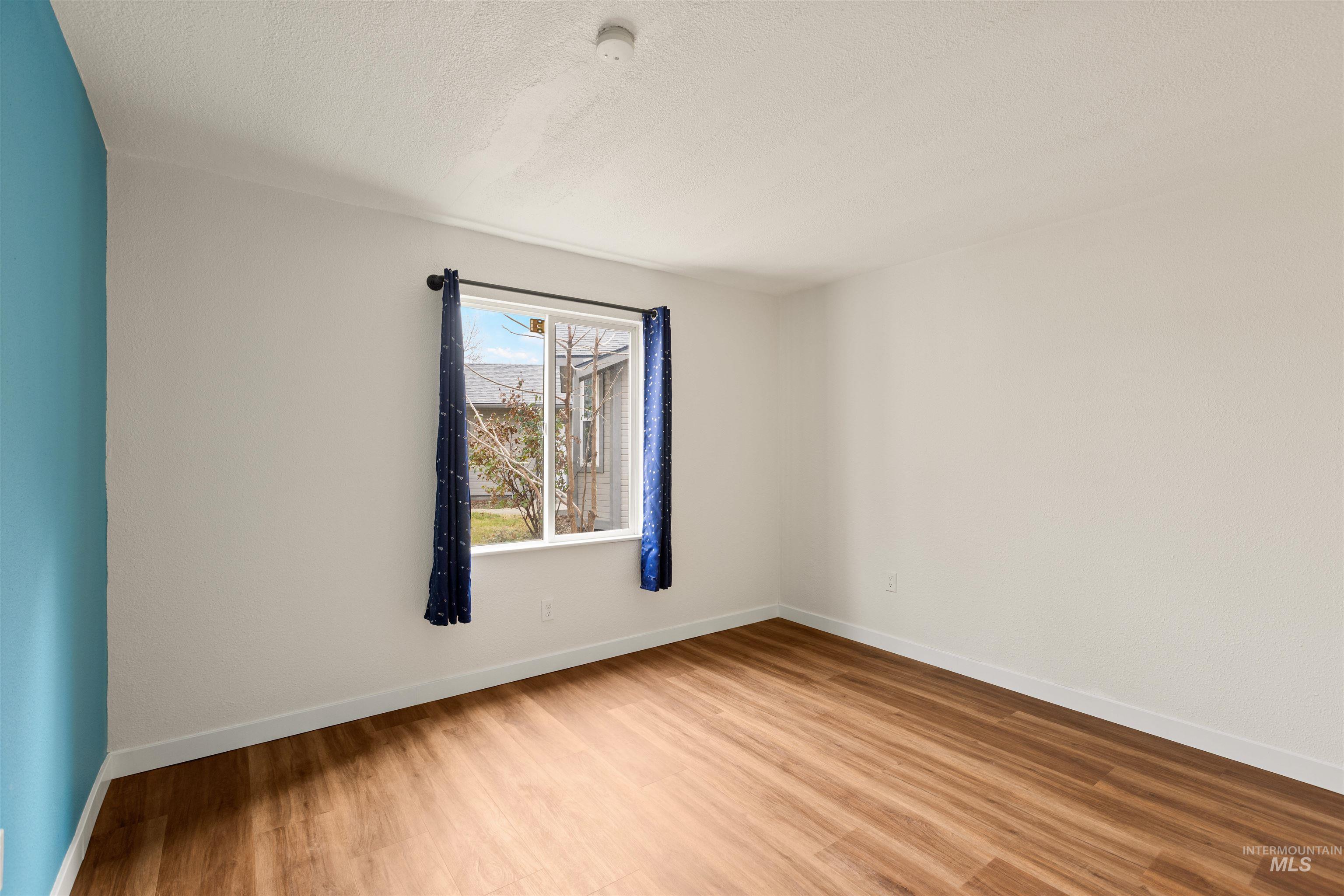 5339 W Boone Ct, Boise, Idaho 83705, 3 Bedrooms, 2 Bathrooms, Residential For Sale, Price $370,000,MLS 98974125