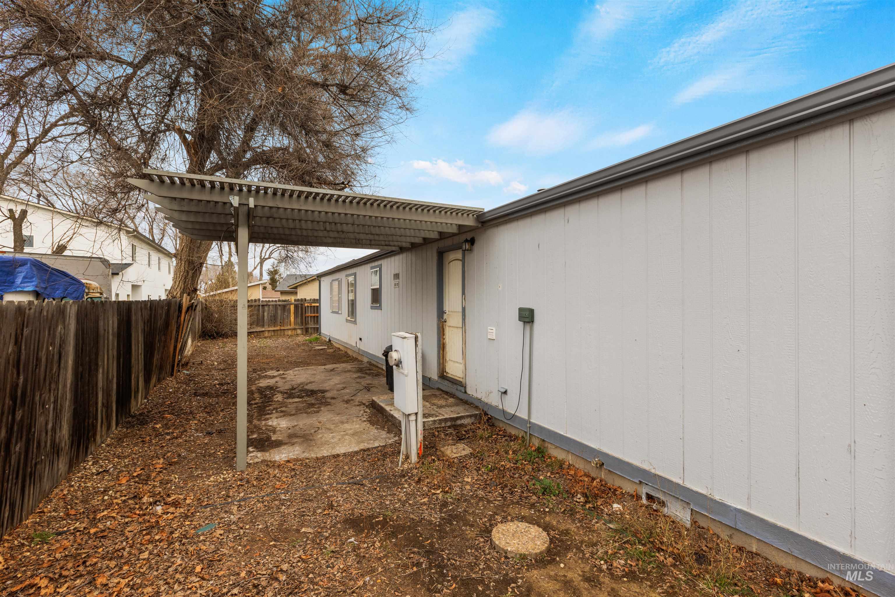 5339 W Boone Ct, Boise, Idaho 83705, 3 Bedrooms, 2 Bathrooms, Residential For Sale, Price $370,000,MLS 98974125