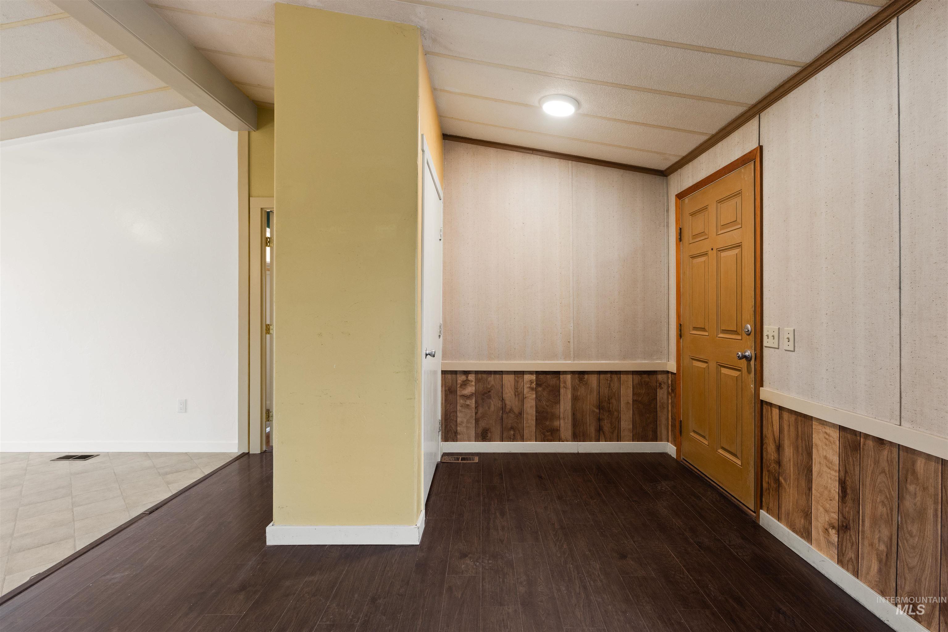 5339 W Boone Ct, Boise, Idaho 83705, 3 Bedrooms, 2 Bathrooms, Residential For Sale, Price $370,000,MLS 98974125