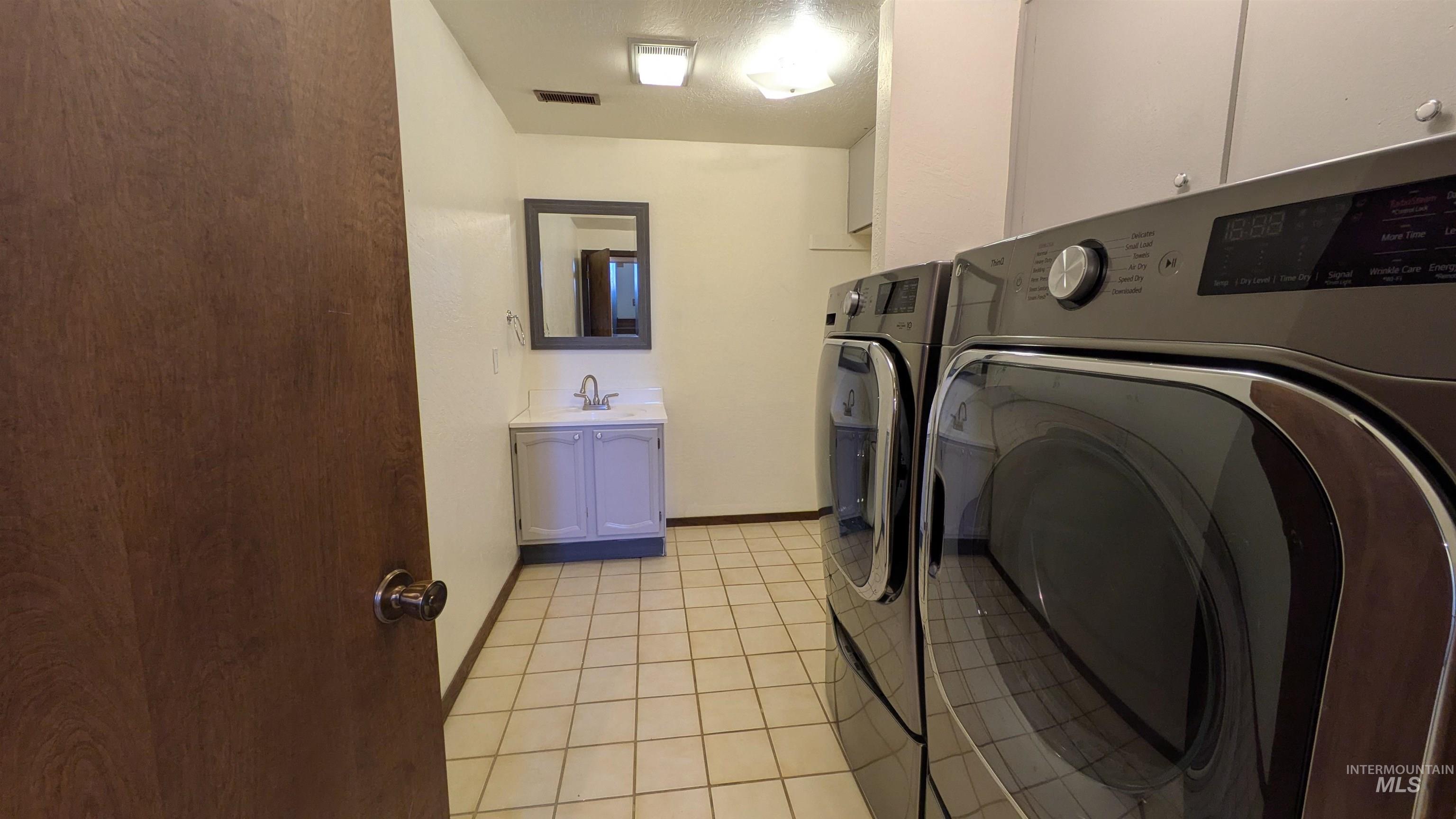 1857 Conestoga St, Moscow, Idaho 83843, 4 Bedrooms, 2.5 Bathrooms, Residential For Sale, Price $520,000,MLS 98974126