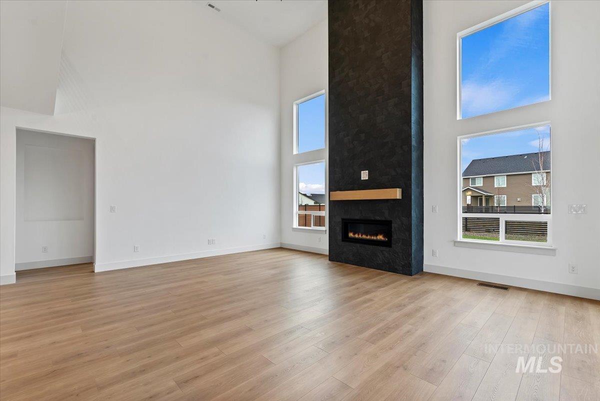 8482 W Graye Street, Meridian, Idaho 83646, 5 Bedrooms, 4 Bathrooms, Residential For Sale, Price $1,019,000,MLS 98974131