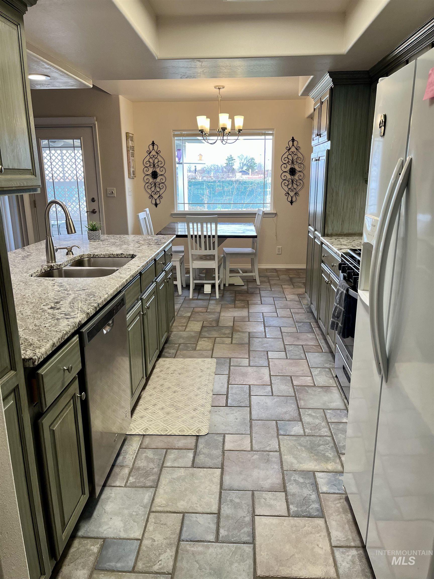 989 O'Leary Way, Twin Falls, Idaho 83301, 3 Bedrooms, 2 Bathrooms, Residential For Sale, Price $399,000,MLS 98974133