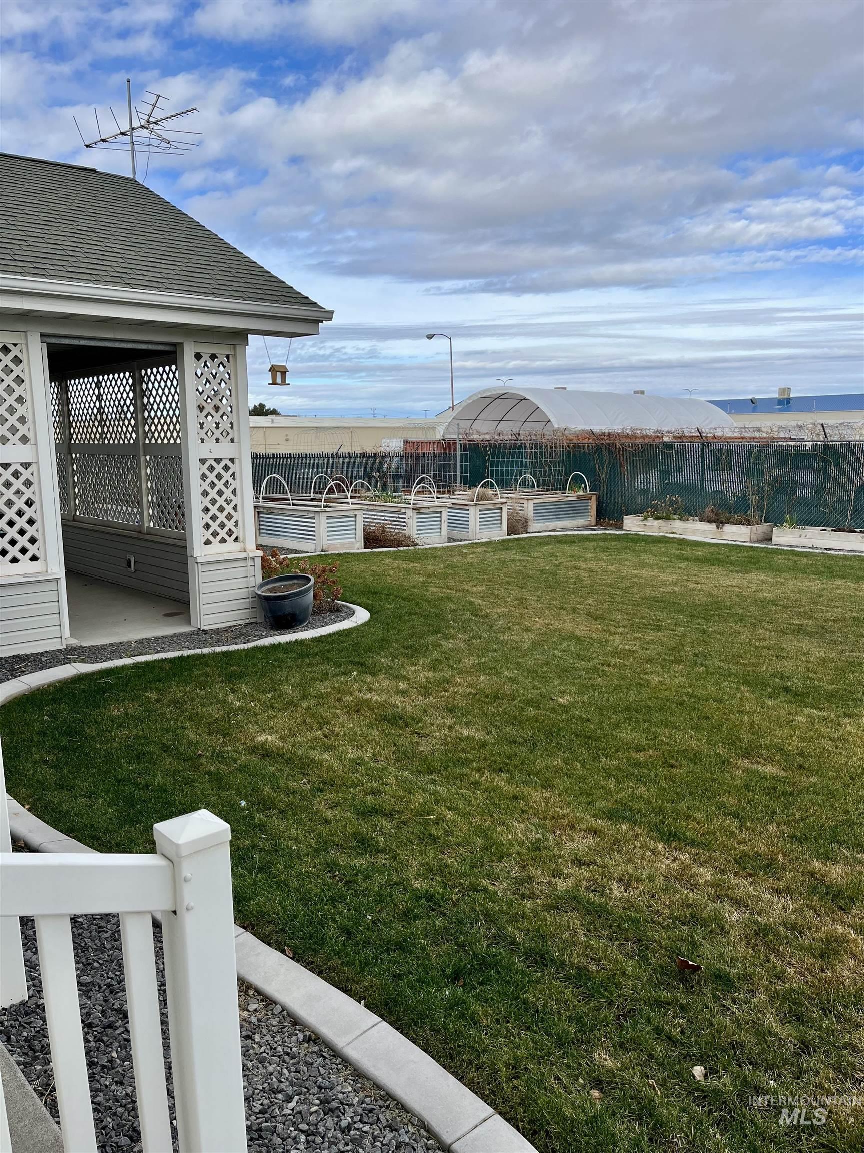 989 O'Leary Way, Twin Falls, Idaho 83301, 3 Bedrooms, 2 Bathrooms, Residential For Sale, Price $399,000,MLS 98974133