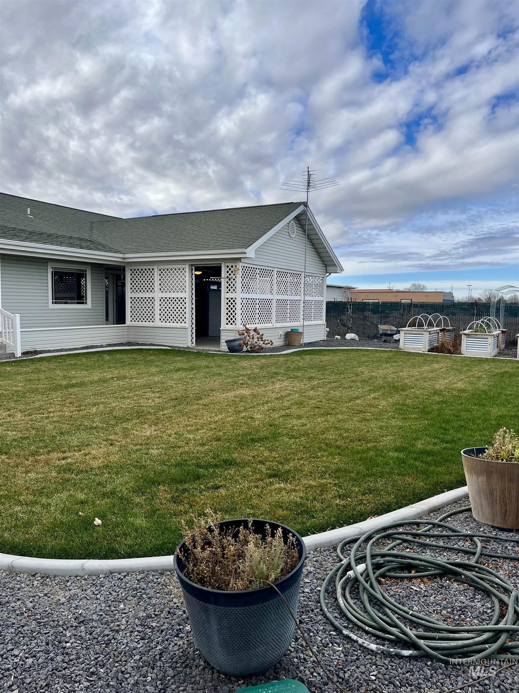 989 O'Leary Way, Twin Falls, Idaho 83301, 3 Bedrooms, 2 Bathrooms, Residential For Sale, Price $399,000,MLS 98974133