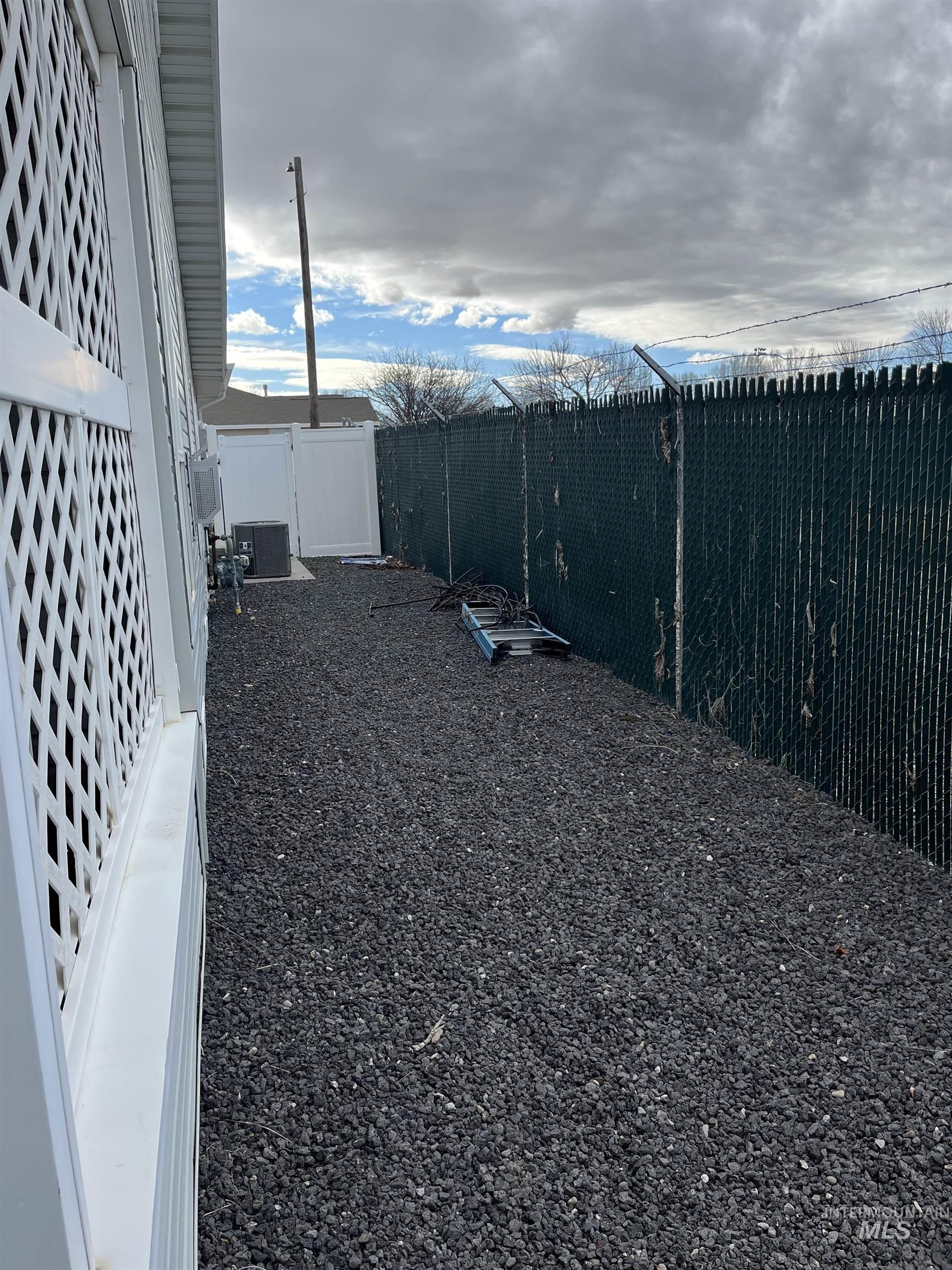 989 O'Leary Way, Twin Falls, Idaho 83301, 3 Bedrooms, 2 Bathrooms, Residential For Sale, Price $399,000,MLS 98974133