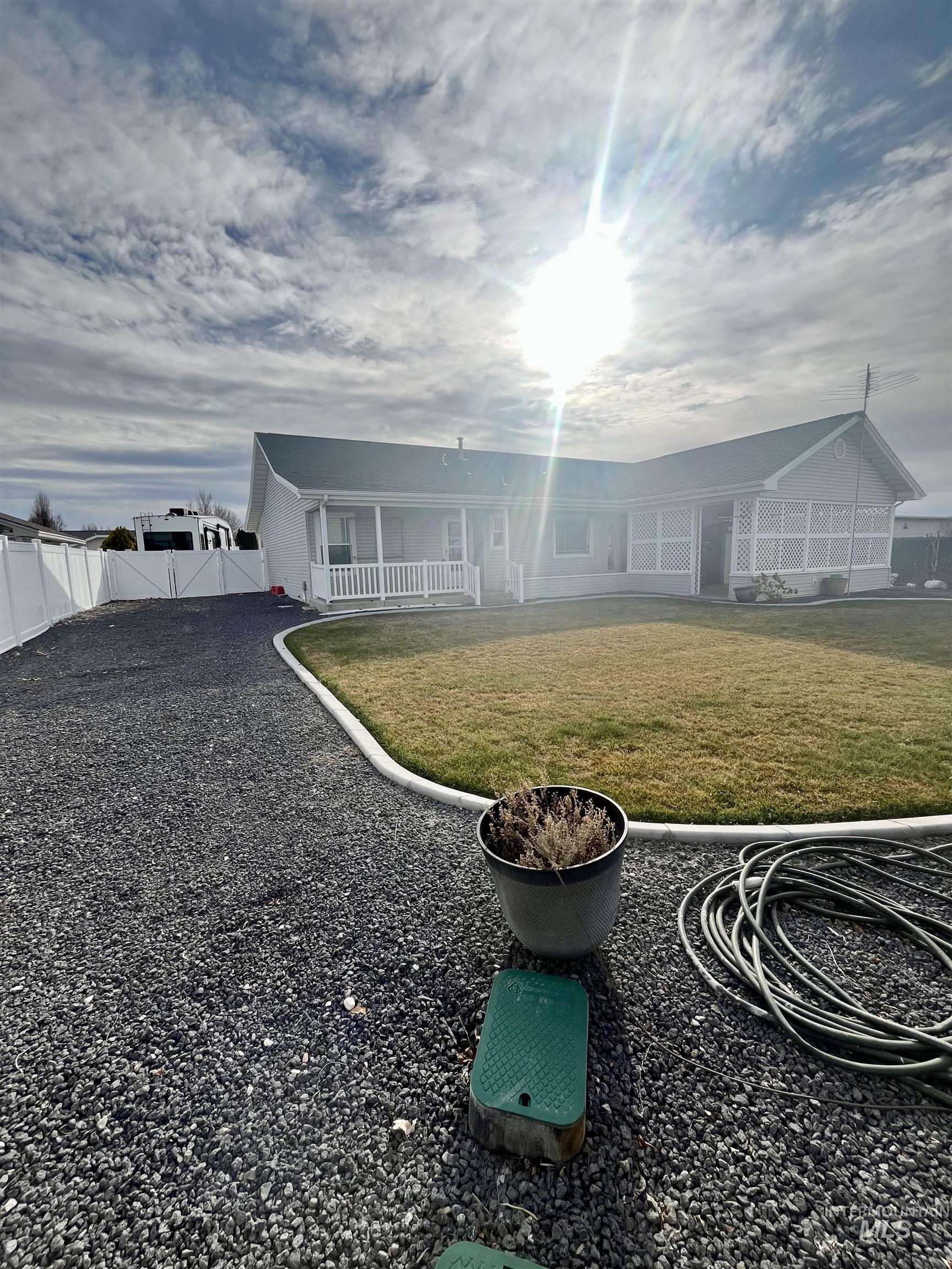 989 O'Leary Way, Twin Falls, Idaho 83301, 3 Bedrooms, 2 Bathrooms, Residential For Sale, Price $399,000,MLS 98974133