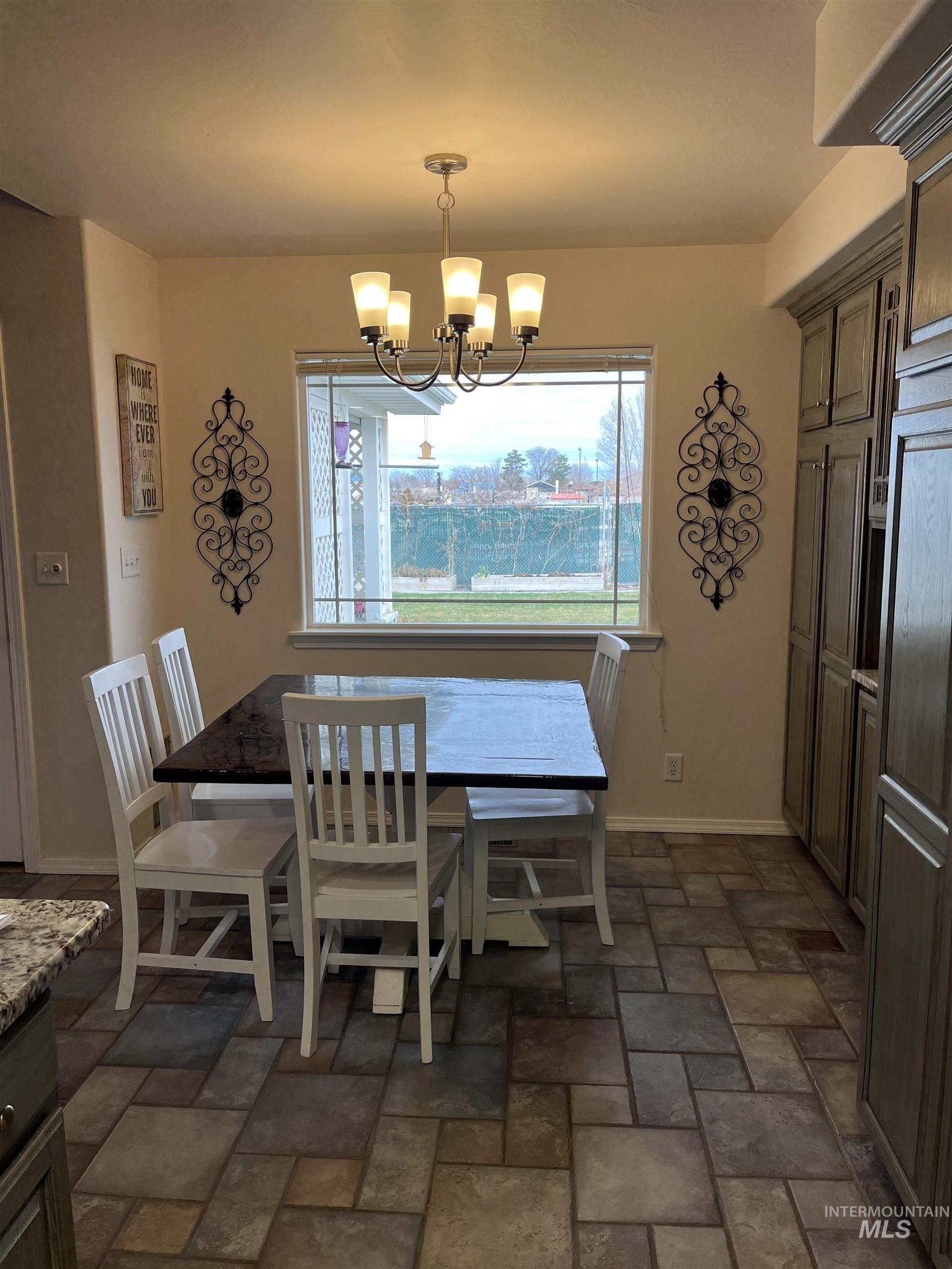 989 O'Leary Way, Twin Falls, Idaho 83301, 3 Bedrooms, 2 Bathrooms, Residential For Sale, Price $399,000,MLS 98974133