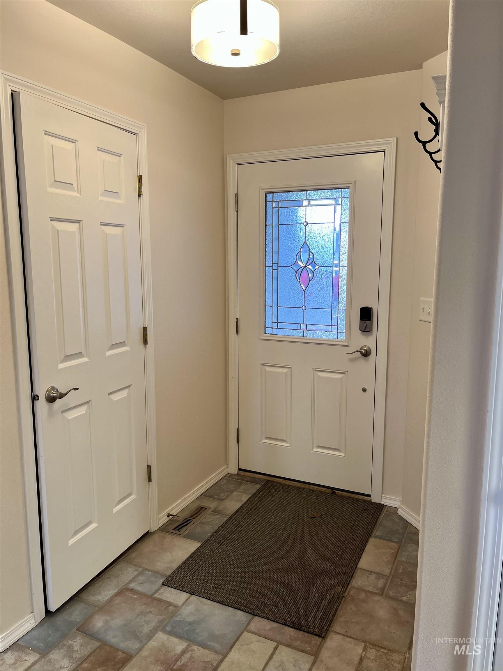 989 O'Leary Way, Twin Falls, Idaho 83301, 3 Bedrooms, 2 Bathrooms, Residential For Sale, Price $399,000,MLS 98974133