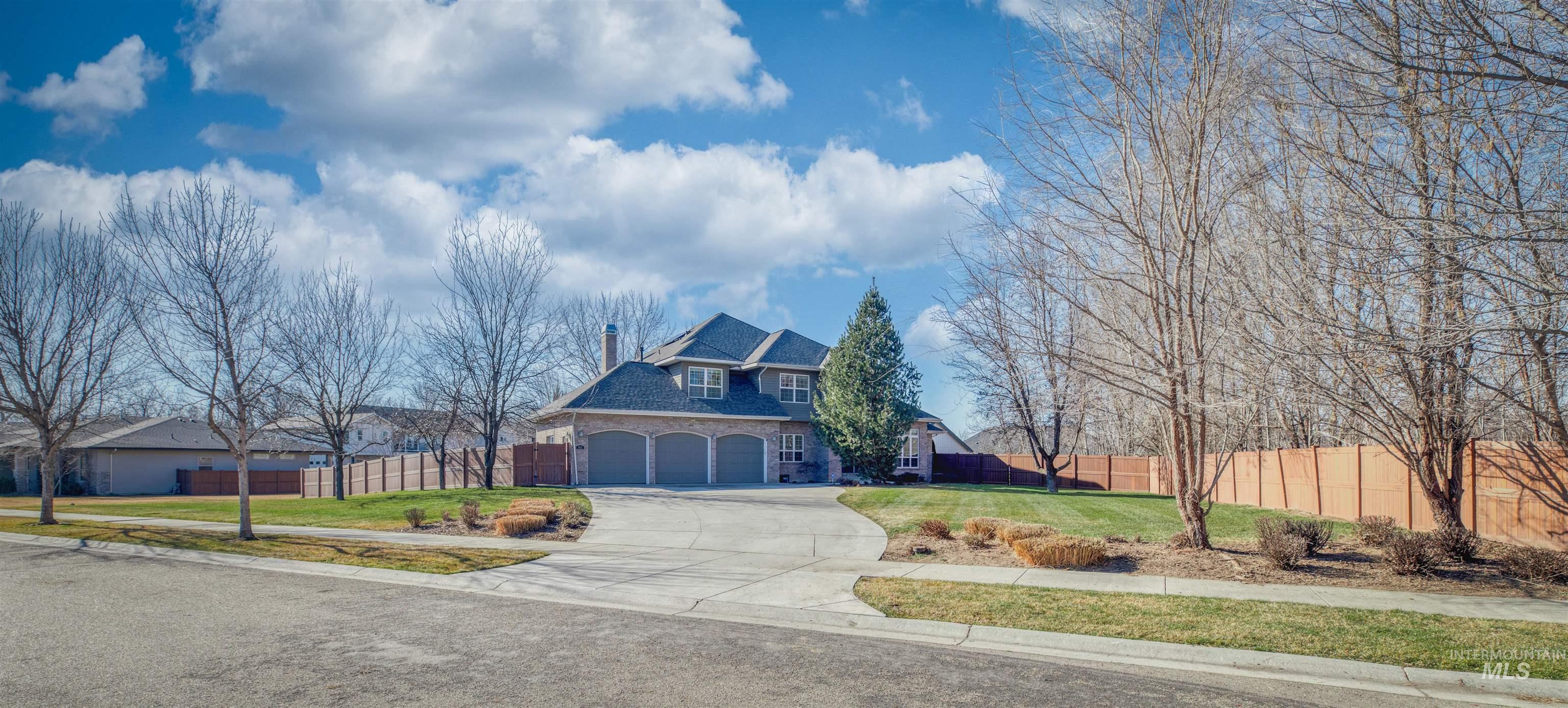 85 S Vandries Ave, Eagle, Idaho 83616-5828, 6 Bedrooms, 3.5 Bathrooms, Residential For Sale, Price $999,900,MLS 98974143