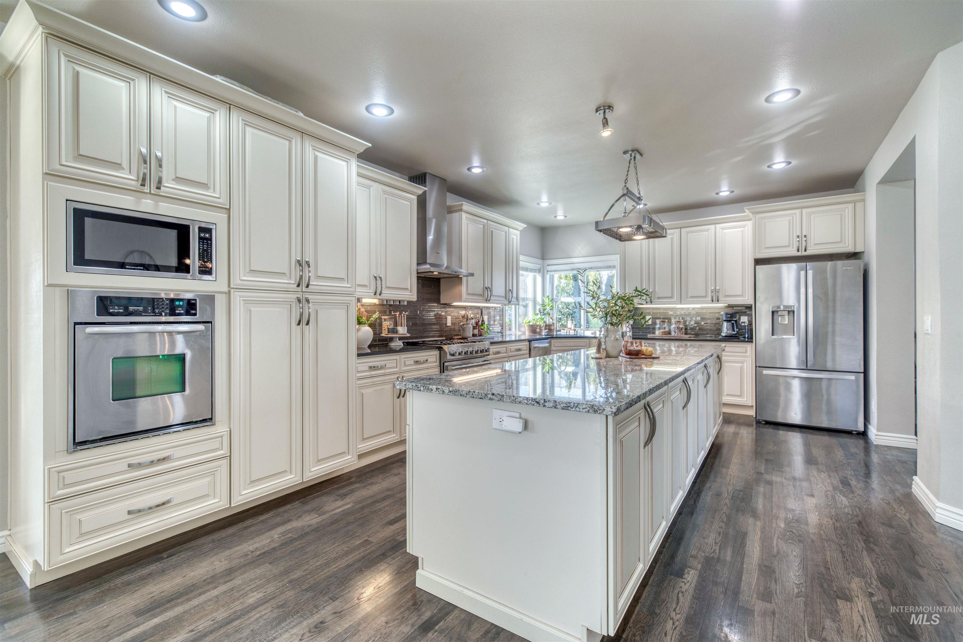 85 S Vandries Ave, Eagle, Idaho 83616-5828, 6 Bedrooms, 3.5 Bathrooms, Residential For Sale, Price $999,900,MLS 98974143