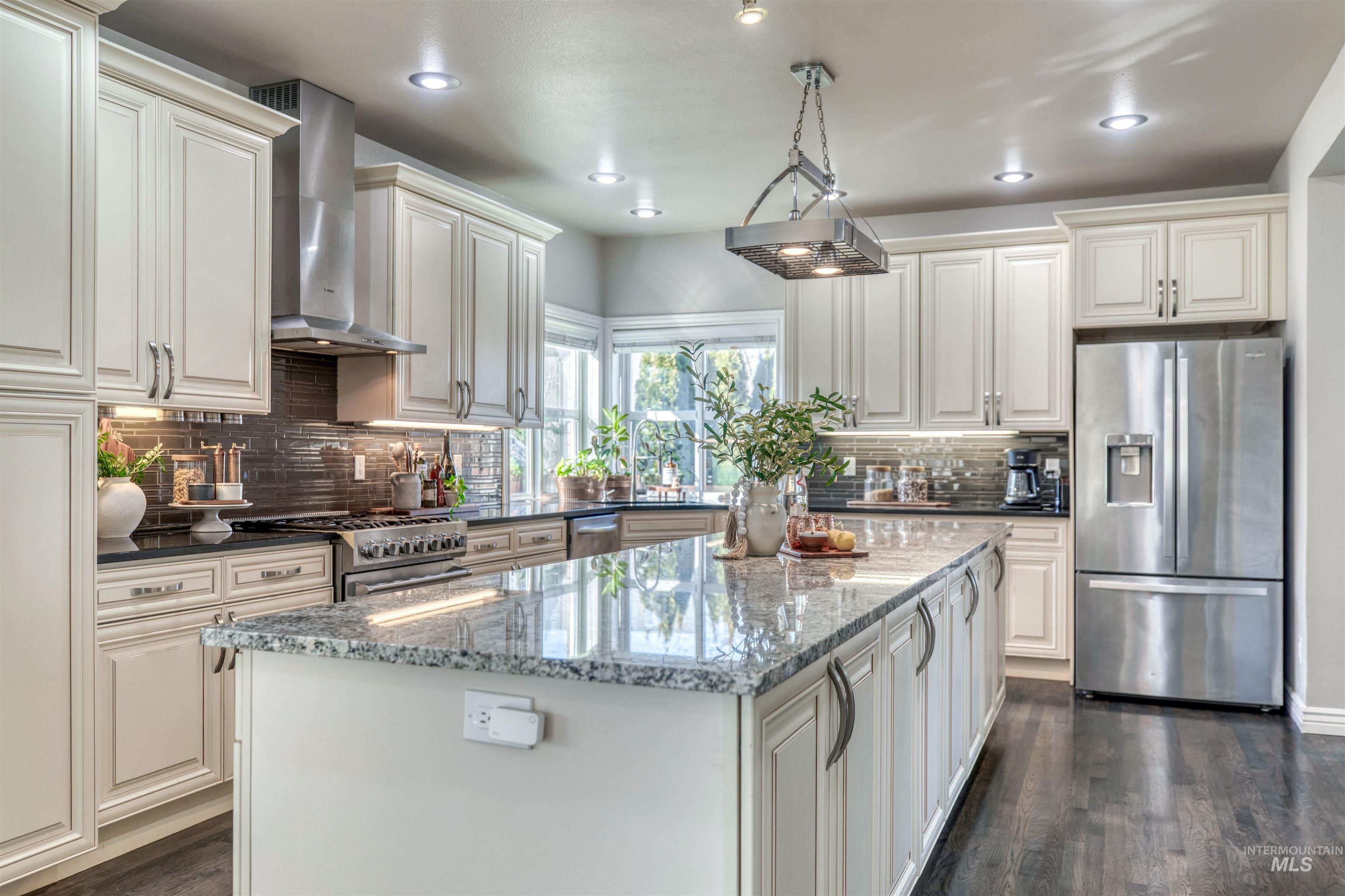 85 S Vandries Ave, Eagle, Idaho 83616-5828, 6 Bedrooms, 3.5 Bathrooms, Residential For Sale, Price $999,900,MLS 98974143