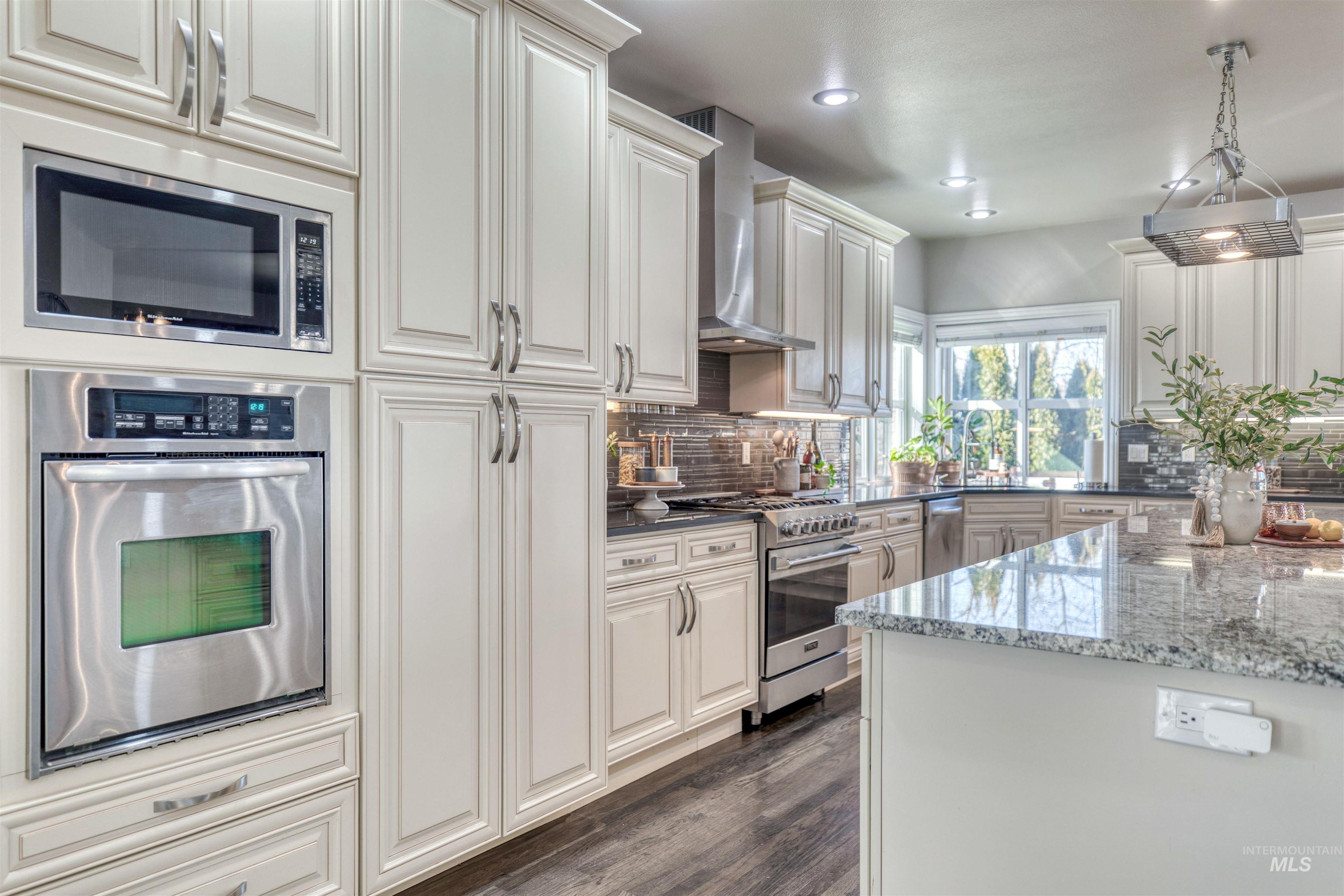 85 S Vandries Ave, Eagle, Idaho 83616-5828, 6 Bedrooms, 3.5 Bathrooms, Residential For Sale, Price $999,900,MLS 98974143