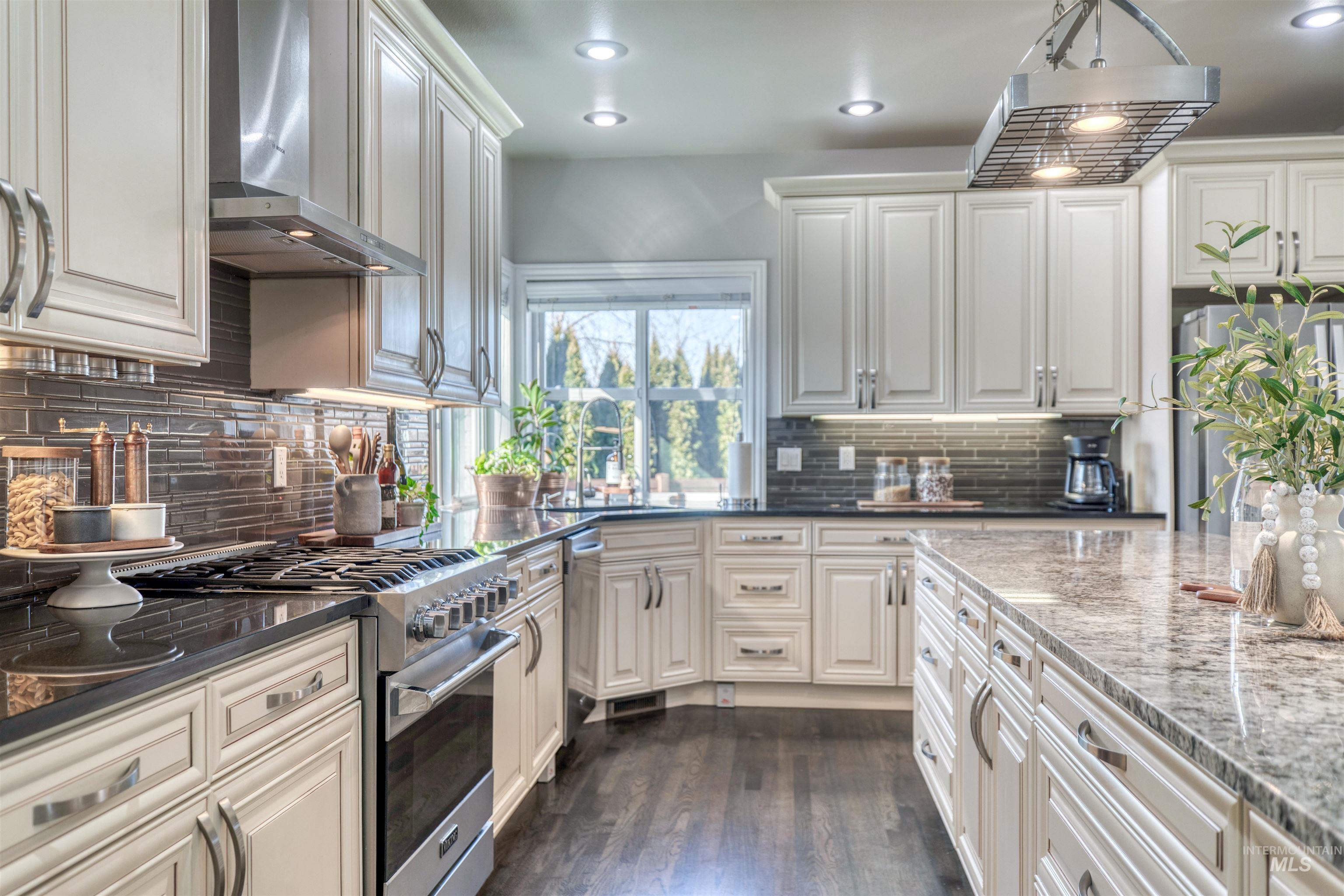 85 S Vandries Ave, Eagle, Idaho 83616-5828, 6 Bedrooms, 3.5 Bathrooms, Residential For Sale, Price $999,900,MLS 98974143