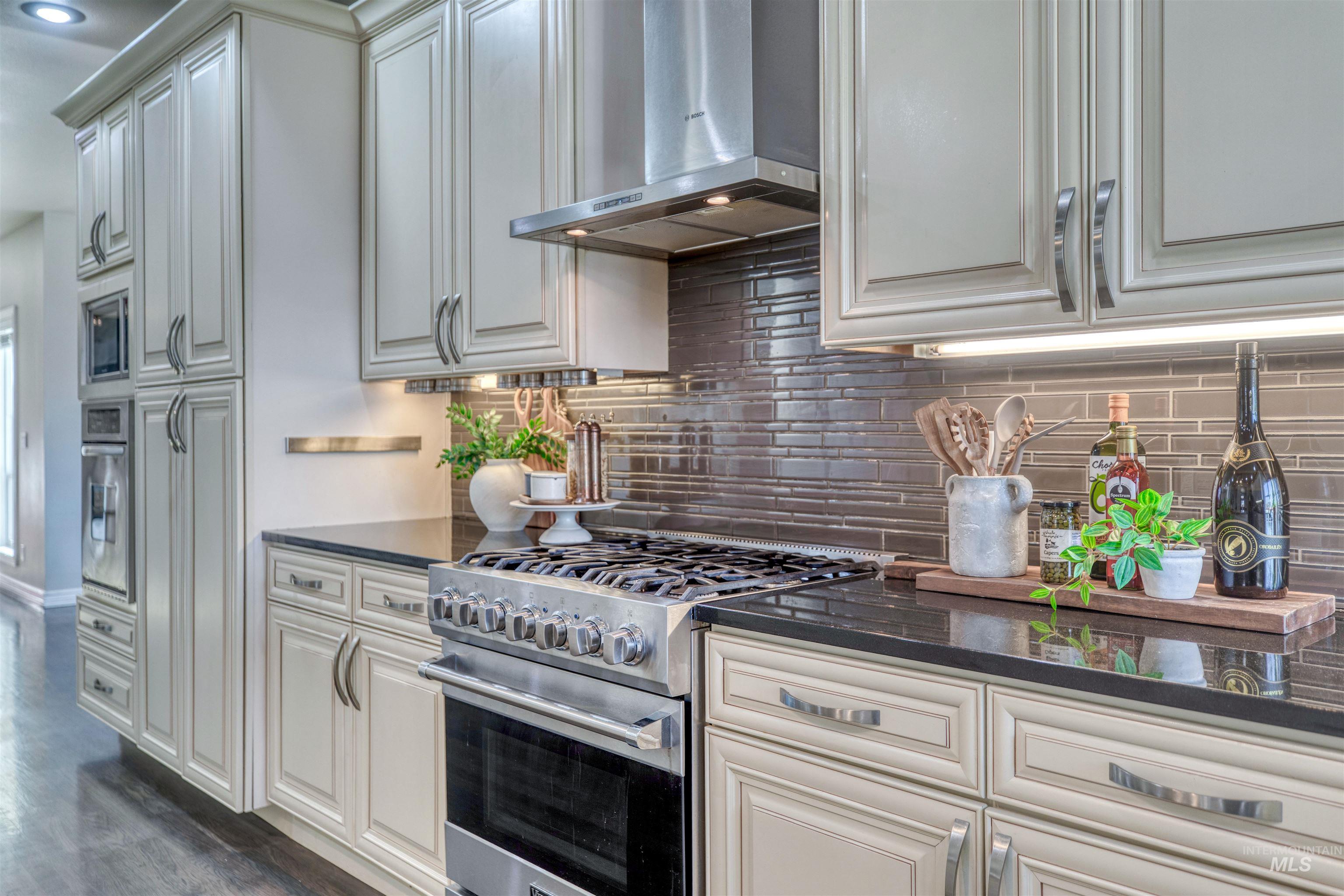 85 S Vandries Ave, Eagle, Idaho 83616-5828, 6 Bedrooms, 3.5 Bathrooms, Residential For Sale, Price $999,900,MLS 98974143