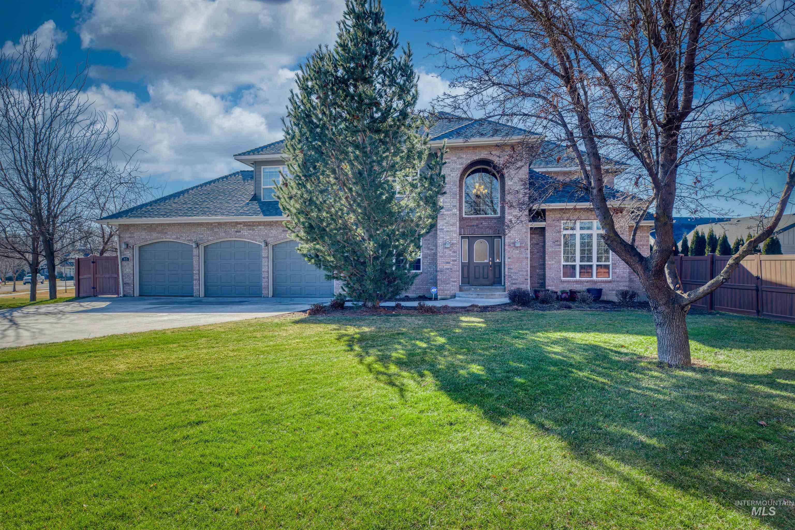 85 S Vandries Ave, Eagle, Idaho 83616-5828, 6 Bedrooms, 3.5 Bathrooms, Residential For Sale, Price $999,900,MLS 98974143