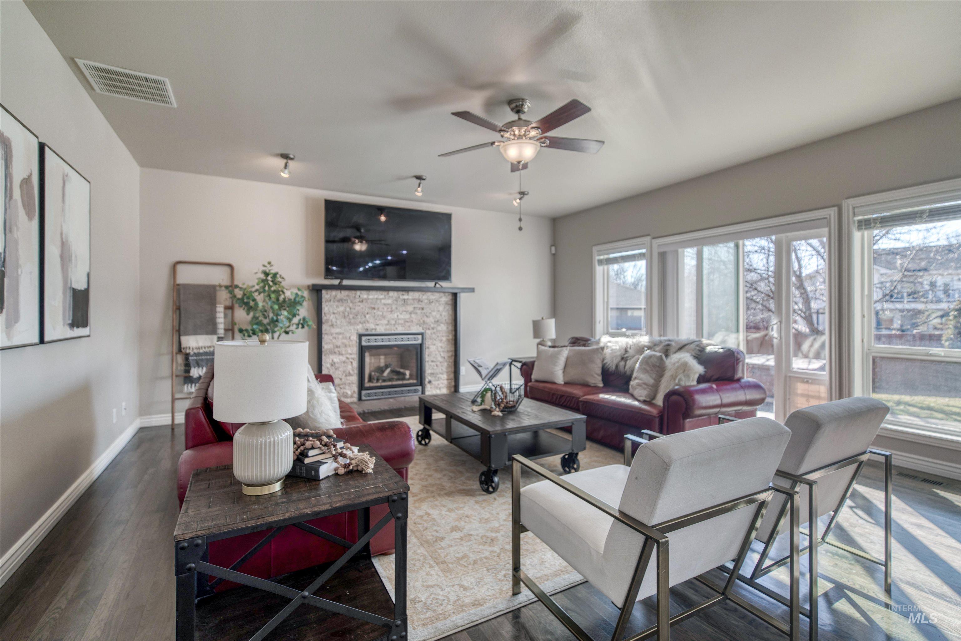 85 S Vandries Ave, Eagle, Idaho 83616-5828, 6 Bedrooms, 3.5 Bathrooms, Residential For Sale, Price $999,900,MLS 98974143