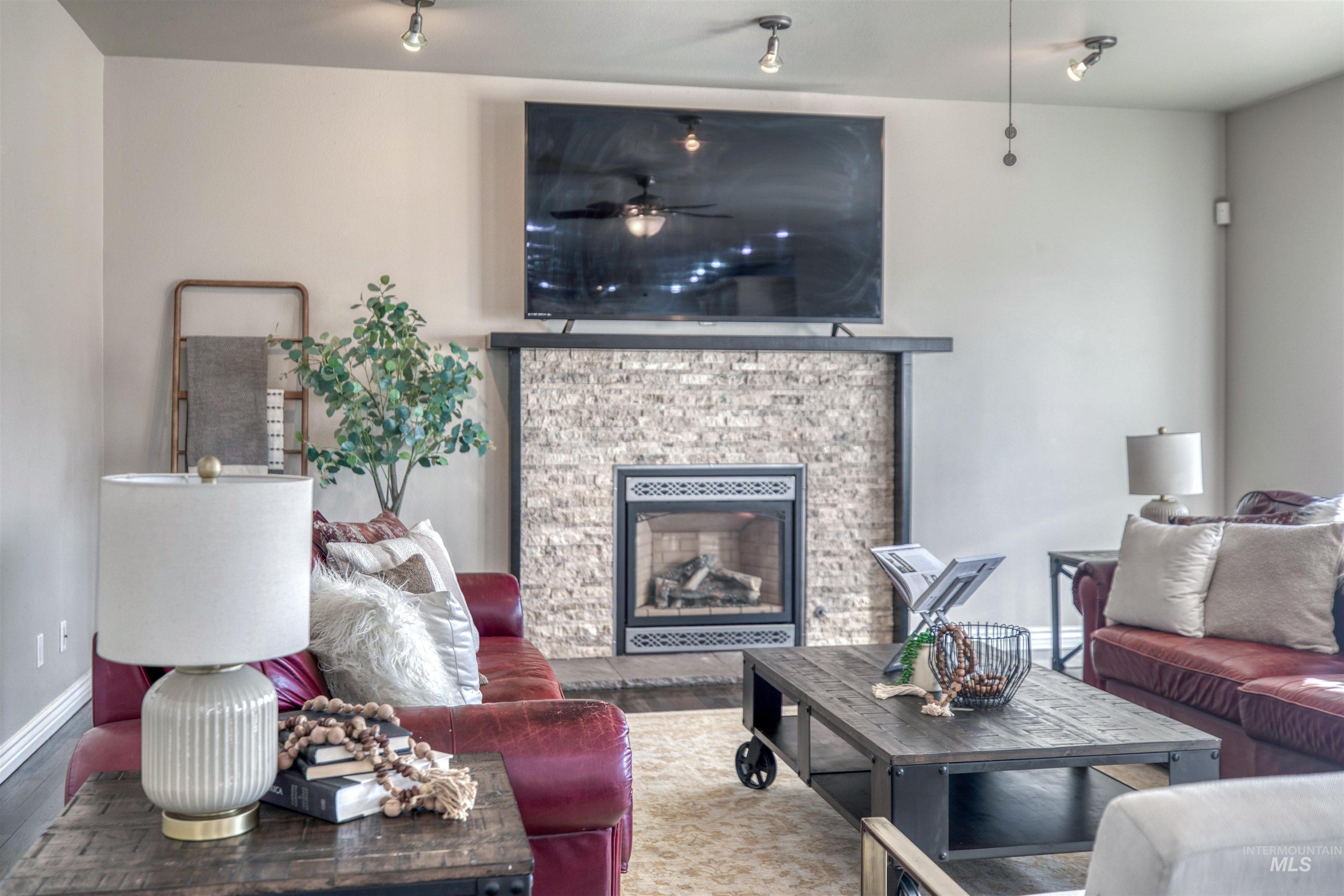 85 S Vandries Ave, Eagle, Idaho 83616-5828, 6 Bedrooms, 3.5 Bathrooms, Residential For Sale, Price $999,900,MLS 98974143