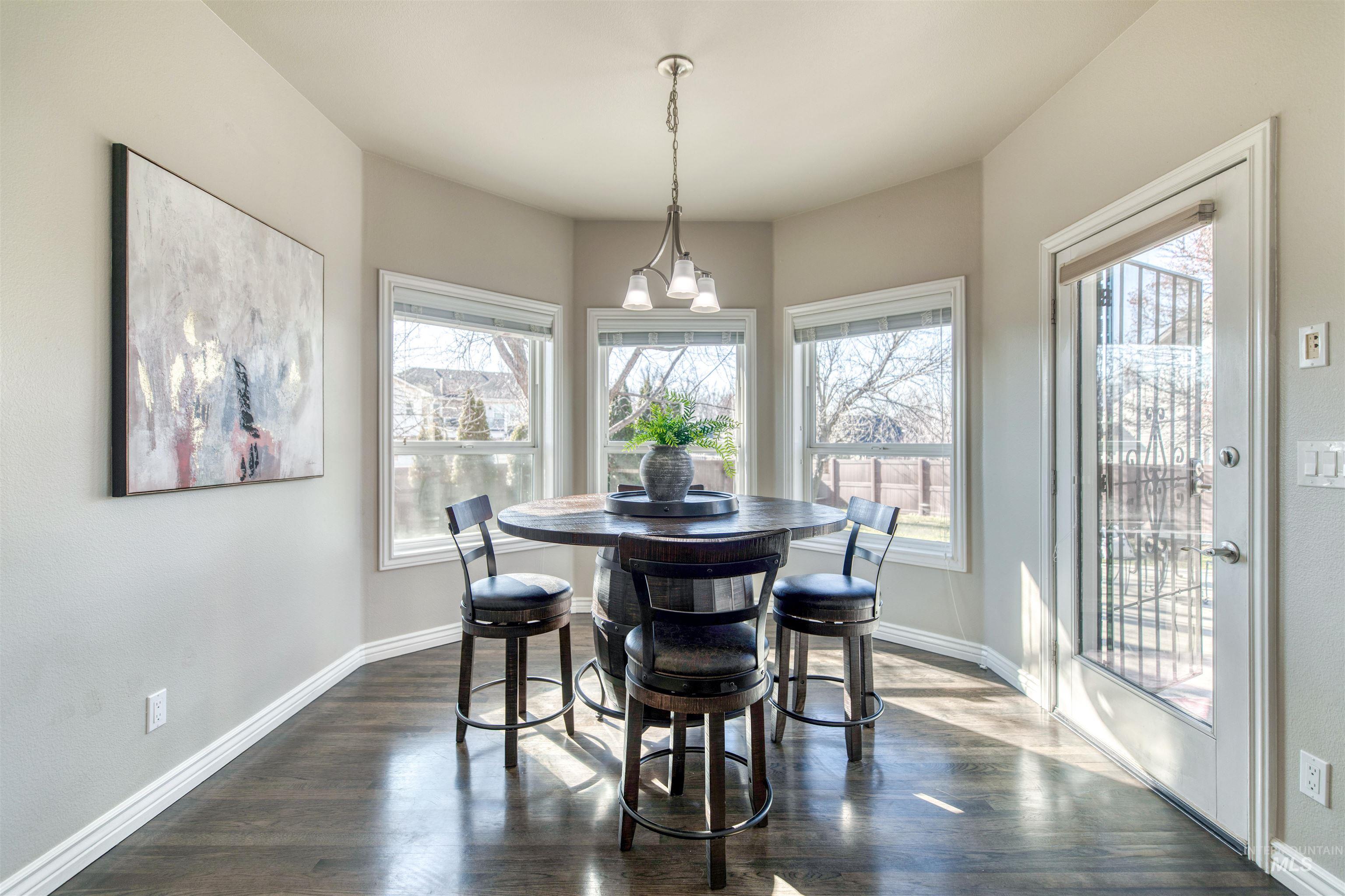 85 S Vandries Ave, Eagle, Idaho 83616-5828, 6 Bedrooms, 3.5 Bathrooms, Residential For Sale, Price $999,900,MLS 98974143