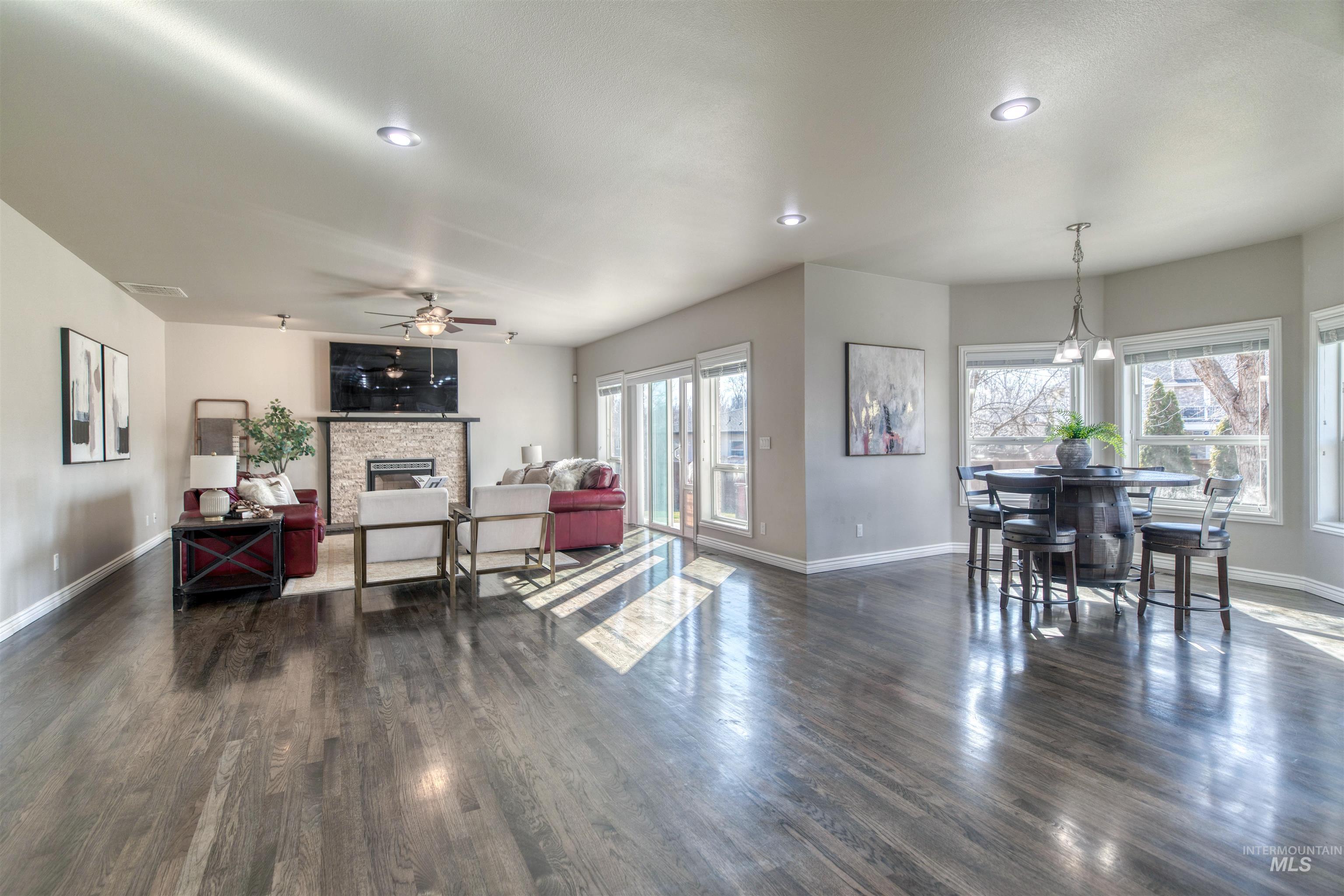 85 S Vandries Ave, Eagle, Idaho 83616-5828, 6 Bedrooms, 3.5 Bathrooms, Residential For Sale, Price $999,900,MLS 98974143