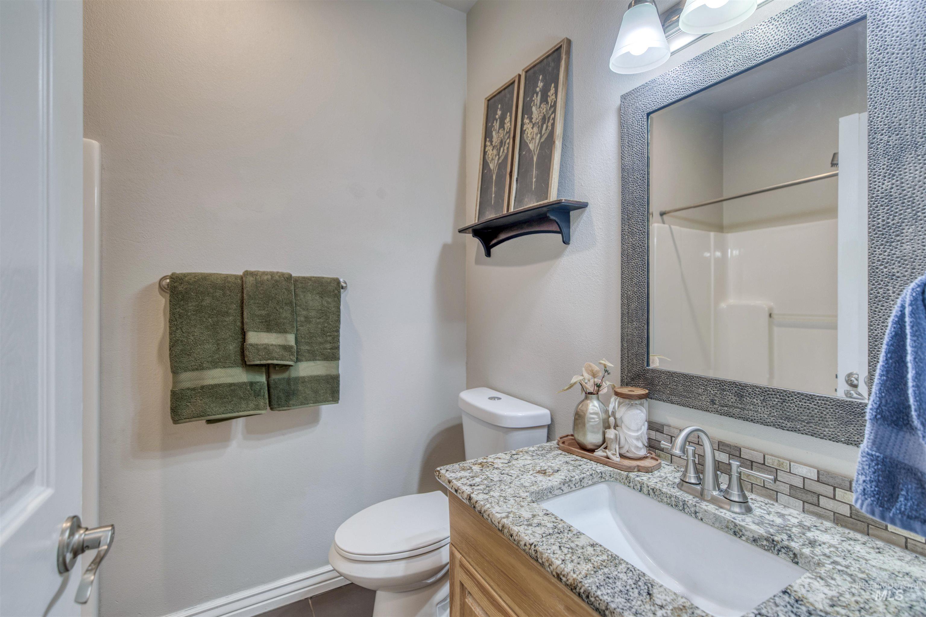 85 S Vandries Ave, Eagle, Idaho 83616-5828, 6 Bedrooms, 3.5 Bathrooms, Residential For Sale, Price $999,900,MLS 98974143