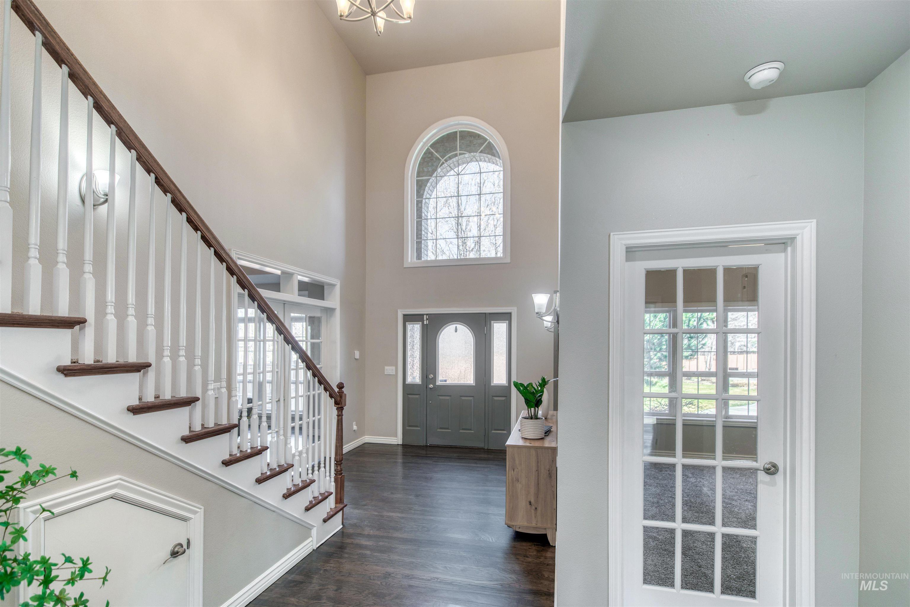 85 S Vandries Ave, Eagle, Idaho 83616-5828, 6 Bedrooms, 3.5 Bathrooms, Residential For Sale, Price $999,900,MLS 98974143