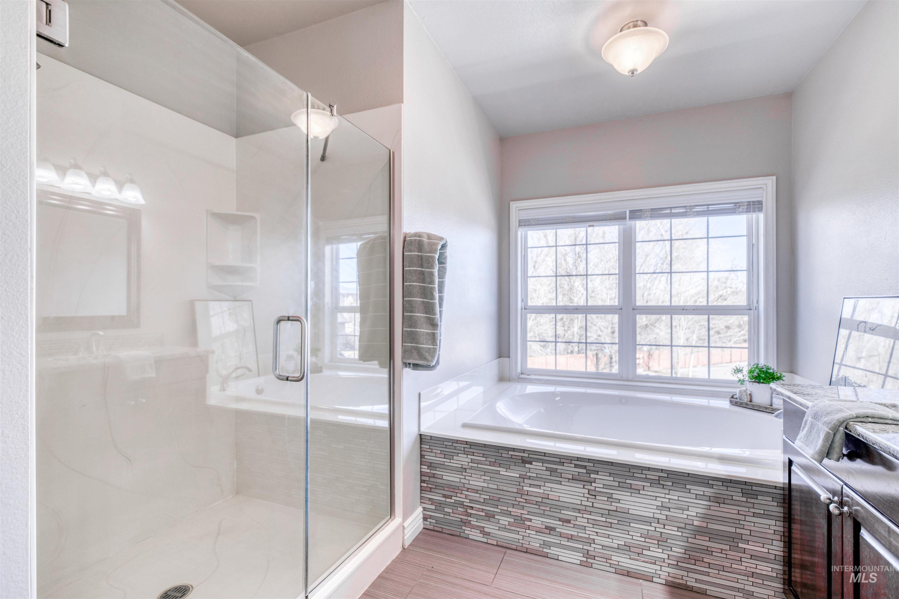 85 S Vandries Ave, Eagle, Idaho 83616-5828, 6 Bedrooms, 3.5 Bathrooms, Residential For Sale, Price $999,900,MLS 98974143