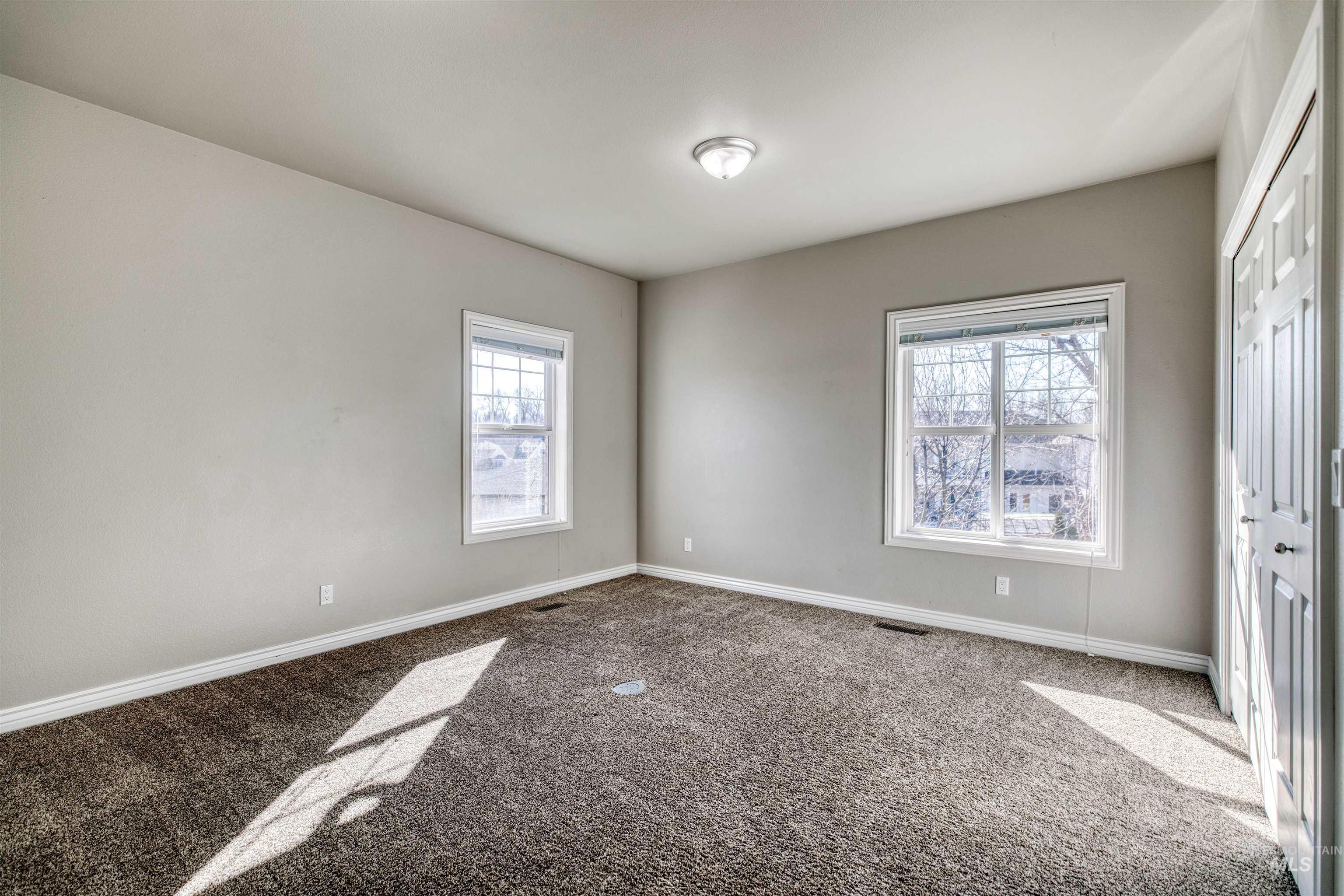 85 S Vandries Ave, Eagle, Idaho 83616-5828, 6 Bedrooms, 3.5 Bathrooms, Residential For Sale, Price $999,900,MLS 98974143