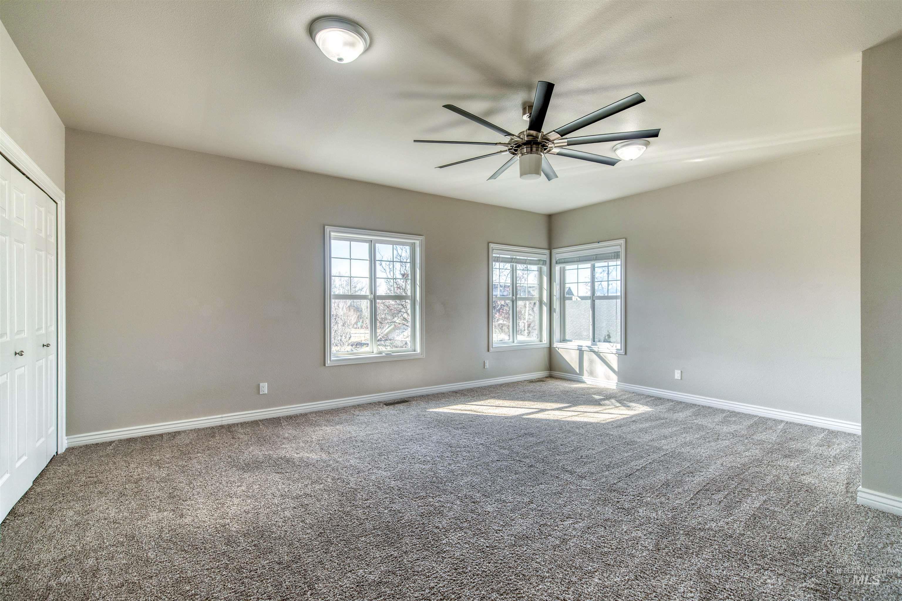 85 S Vandries Ave, Eagle, Idaho 83616-5828, 6 Bedrooms, 3.5 Bathrooms, Residential For Sale, Price $999,900,MLS 98974143