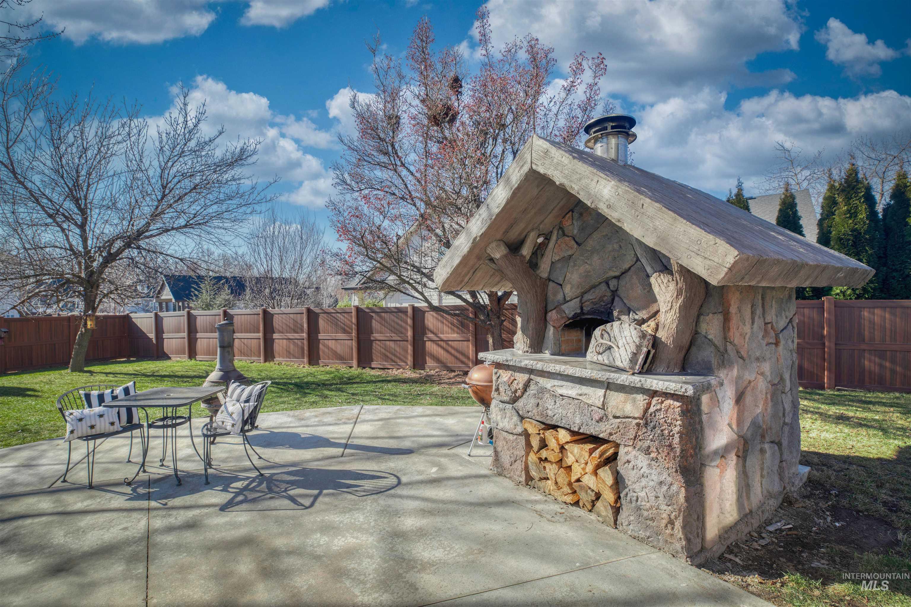 85 S Vandries Ave, Eagle, Idaho 83616-5828, 6 Bedrooms, 3.5 Bathrooms, Residential For Sale, Price $999,900,MLS 98974143