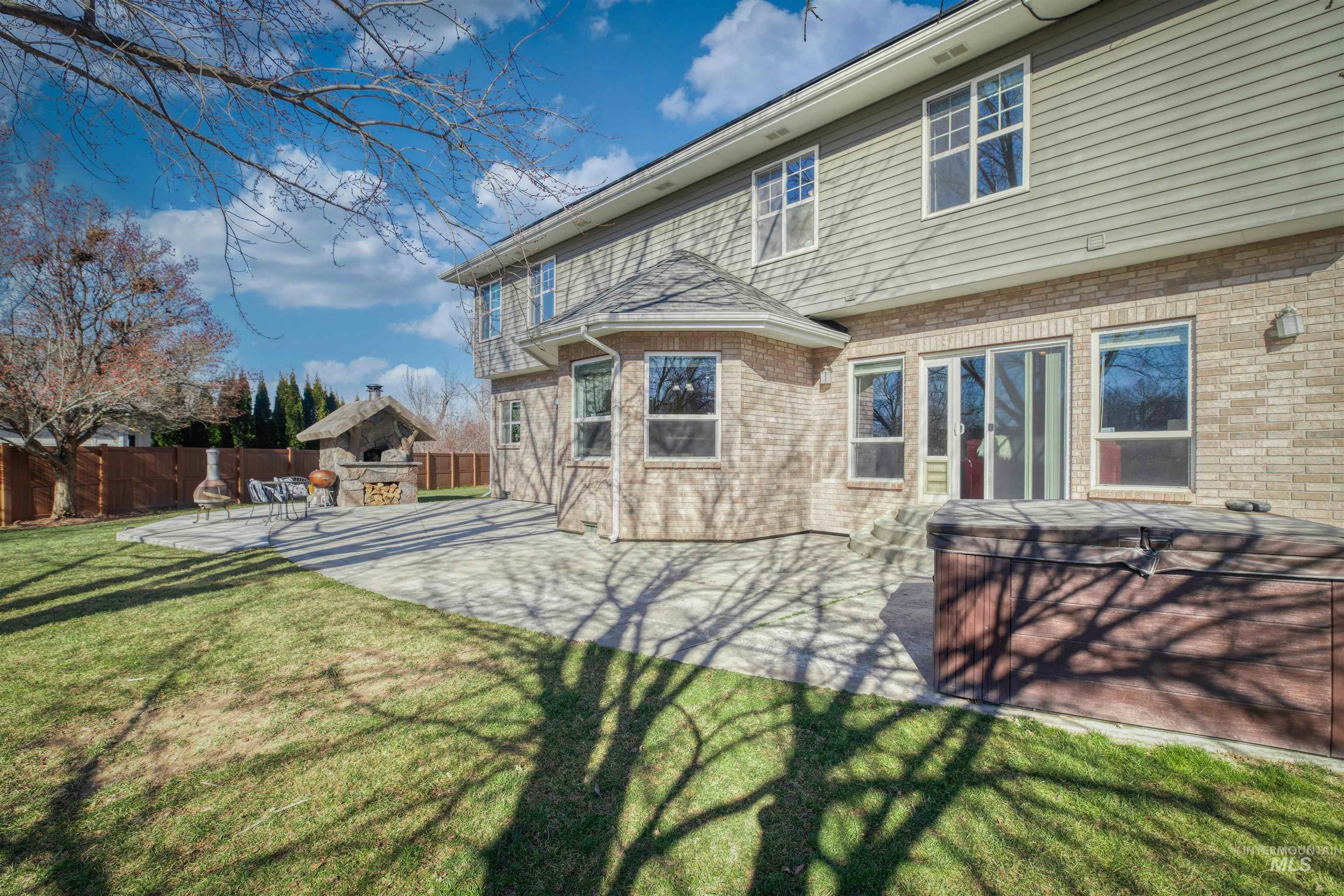 85 S Vandries Ave, Eagle, Idaho 83616-5828, 6 Bedrooms, 3.5 Bathrooms, Residential For Sale, Price $999,900,MLS 98974143