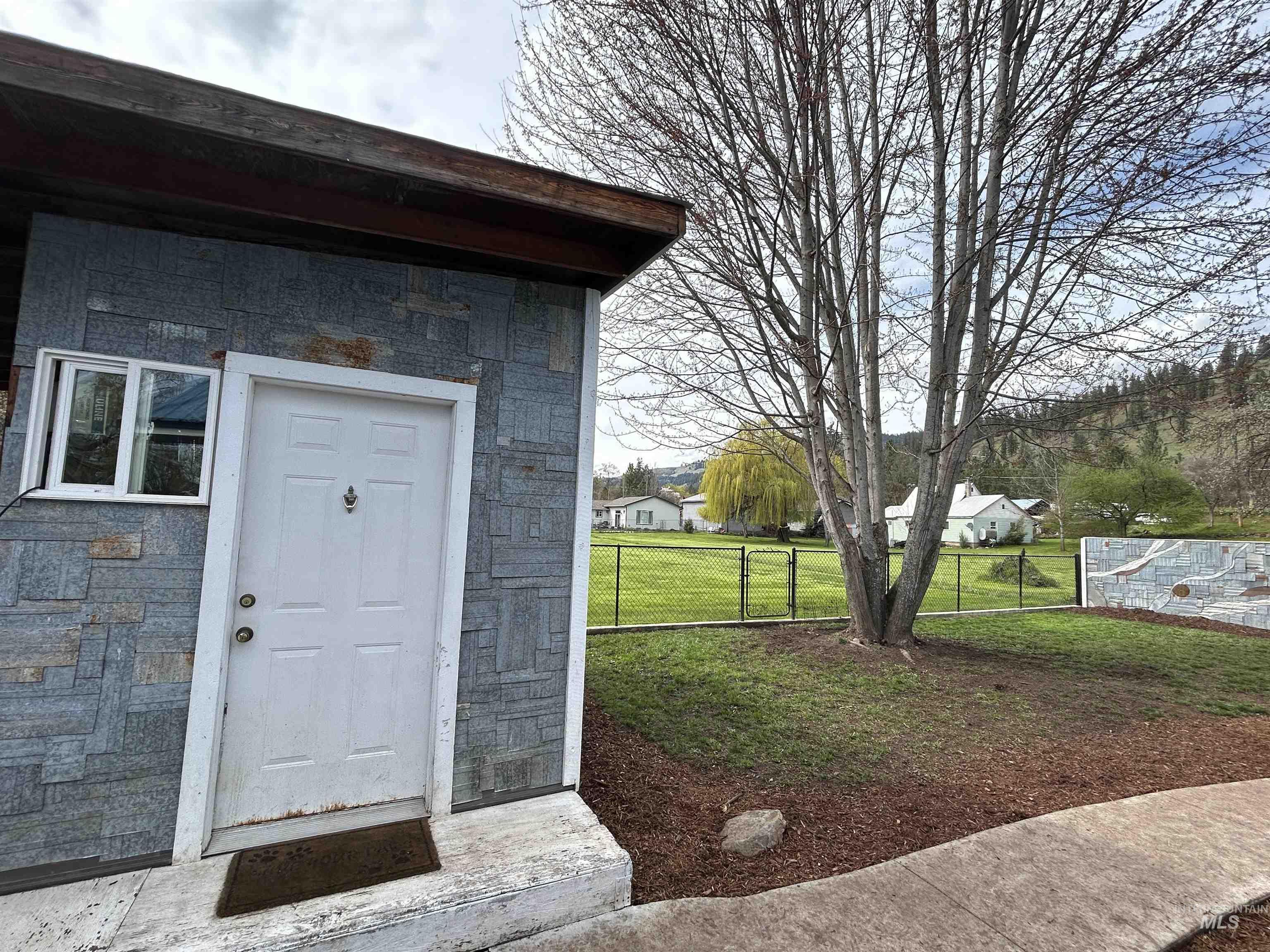 139 119th Street, Orofino, Idaho 83544, 3 Bedrooms, 3 Bathrooms, Residential For Sale, Price $344,900,MLS 98974147