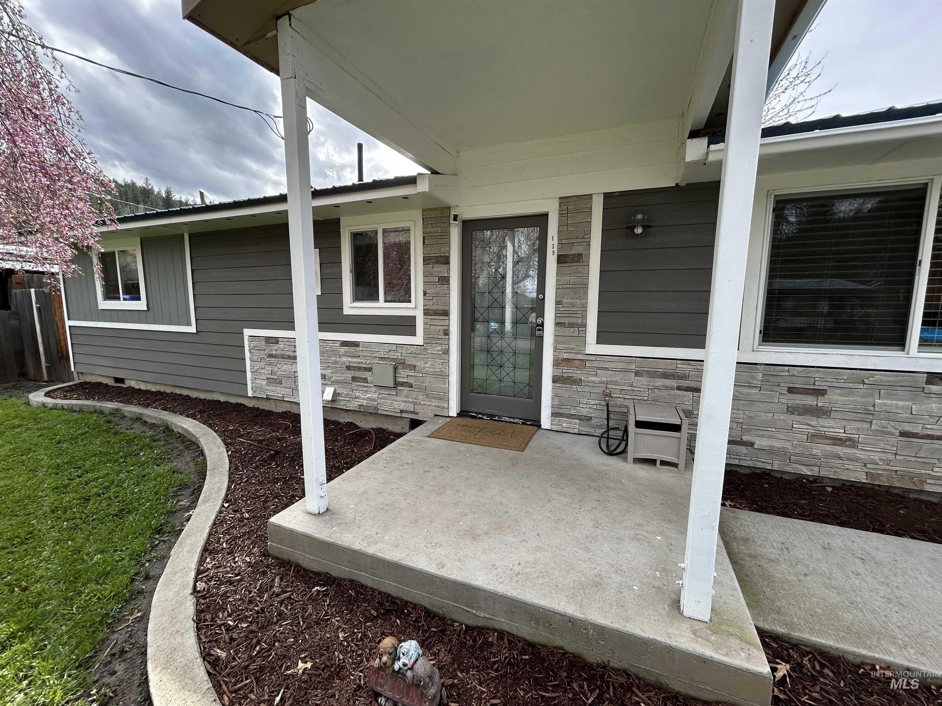 139 119th Street, Orofino, Idaho 83544, 3 Bedrooms, 3 Bathrooms, Residential For Sale, Price $344,900,MLS 98974147