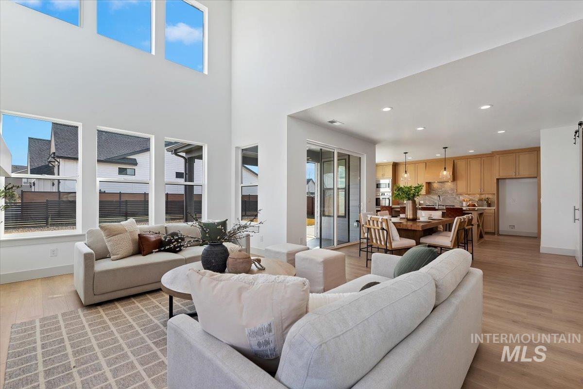 6920 N Spencer Way, Meridian, Idaho 83646, 5 Bedrooms, 4.5 Bathrooms, Residential For Sale, Price $999,900,MLS 98974155