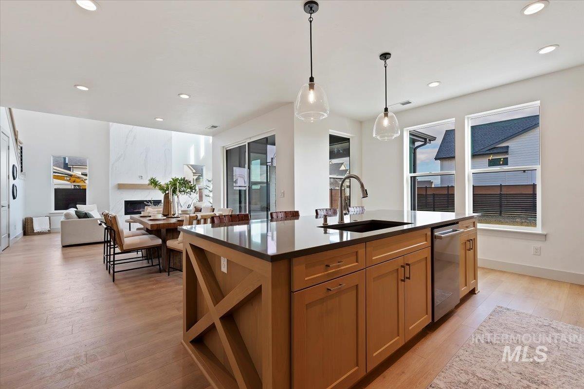 6920 N Spencer Way, Meridian, Idaho 83646, 5 Bedrooms, 4.5 Bathrooms, Residential For Sale, Price $999,900,MLS 98974155