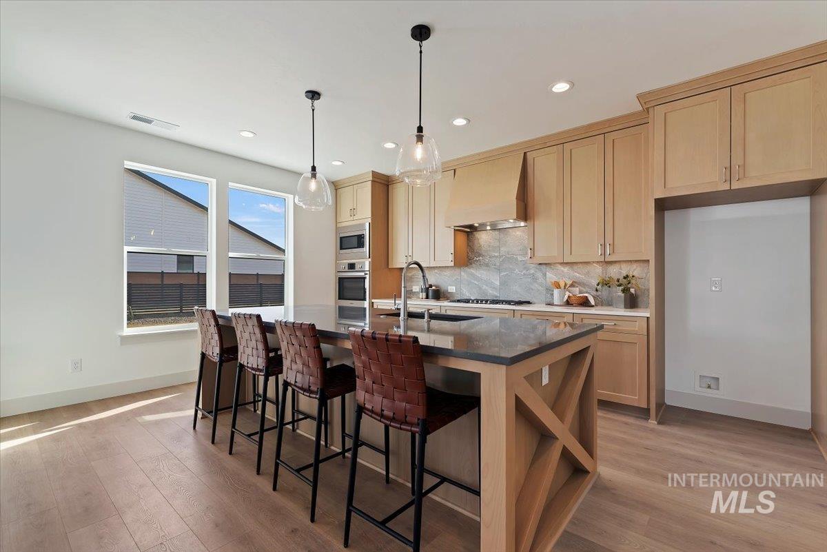 6920 N Spencer Way, Meridian, Idaho 83646, 5 Bedrooms, 4.5 Bathrooms, Residential For Sale, Price $999,900,MLS 98974155