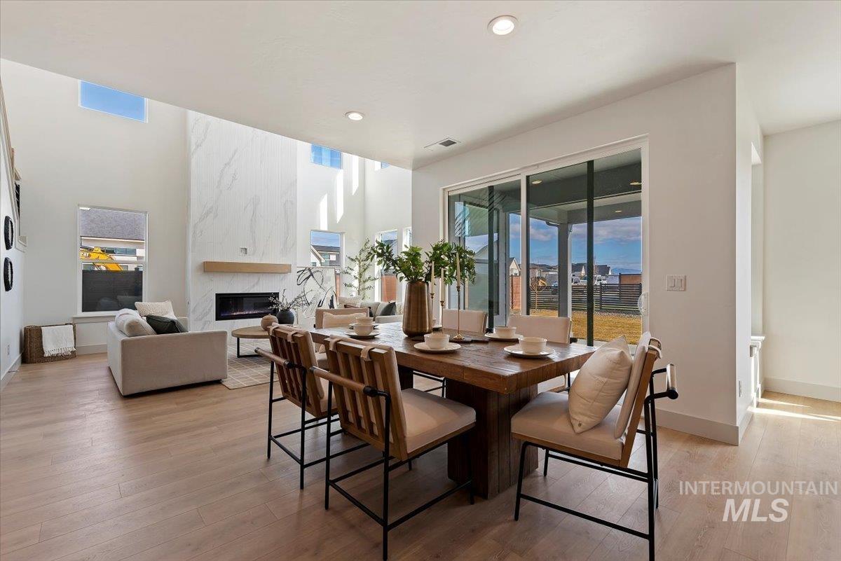 6920 N Spencer Way, Meridian, Idaho 83646, 5 Bedrooms, 4.5 Bathrooms, Residential For Sale, Price $999,900,MLS 98974155