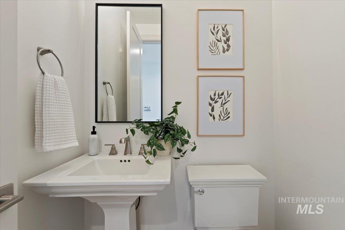 6920 N Spencer Way, Meridian, Idaho 83646, 5 Bedrooms, 4.5 Bathrooms, Residential For Sale, Price $999,900,MLS 98974155