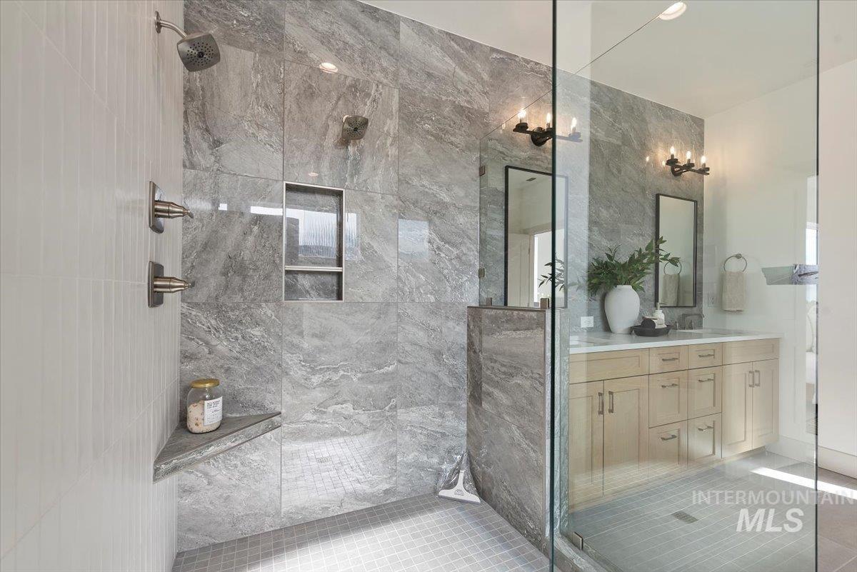 6920 N Spencer Way, Meridian, Idaho 83646, 5 Bedrooms, 4.5 Bathrooms, Residential For Sale, Price $999,900,MLS 98974155